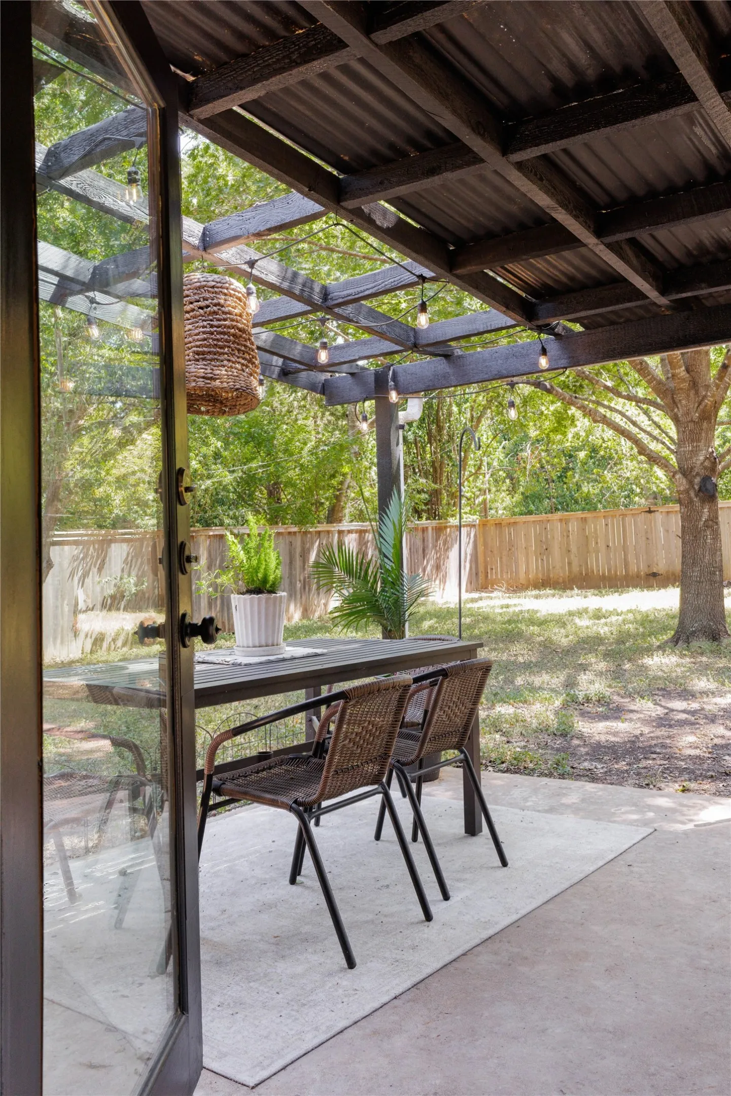 Single Family Residence For Sale in Mc Lennan County , 8812 Panther Drive, Woodway, Texas 76712, 3 Bedroom, 2 Bathroom, 2 Garage spaces, 1,248 Sqft, built in 1964, mls#21387947, Real Estate Agent in Woodway, Homes For Sale in Mc Lennan county, Homes For Sale in Woodway, Realtor in Woodway Texas, Real Estate Brokerage Independent Realty Texas, Luminita Cordes Realtor