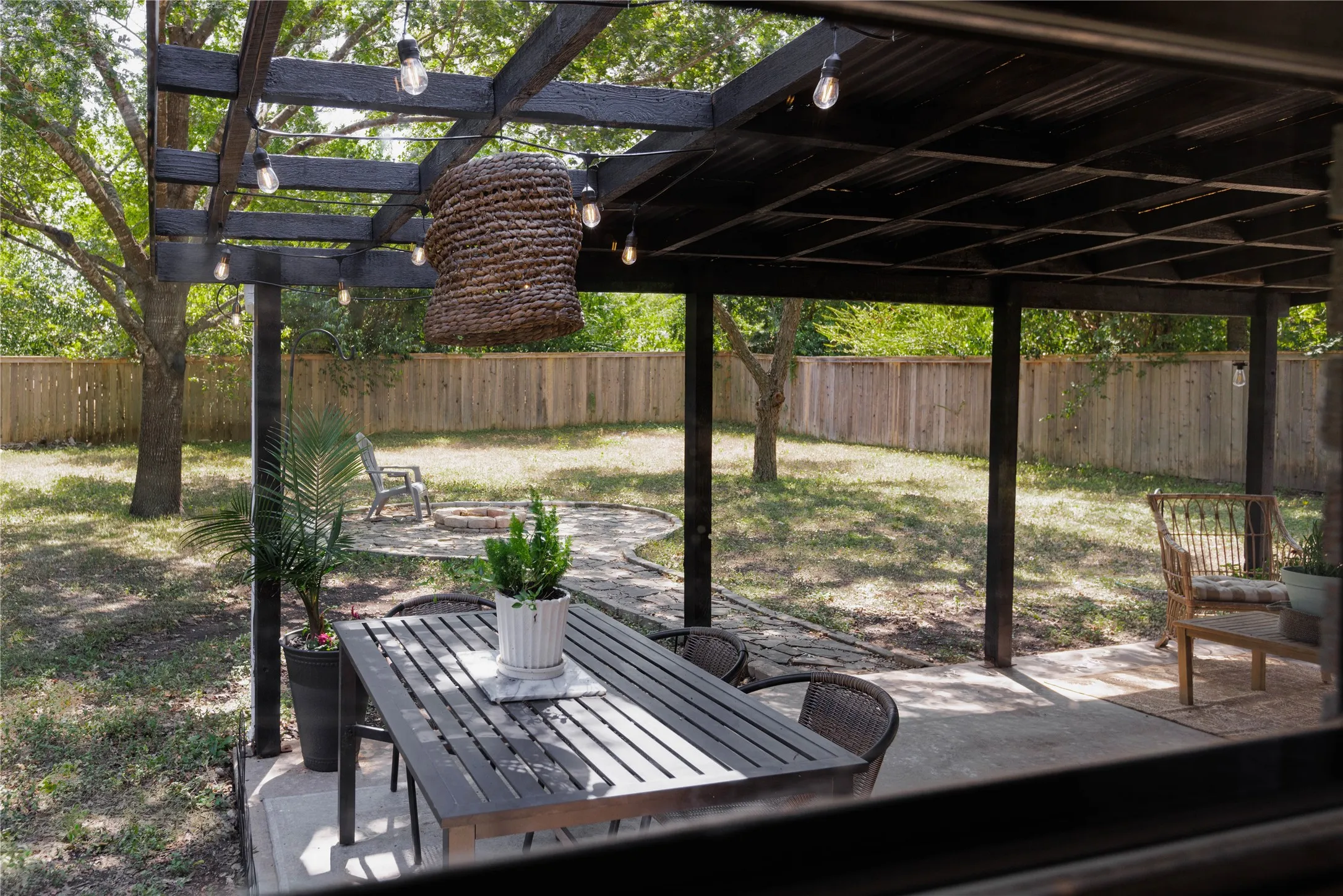 Single Family Residence For Sale in Mc Lennan County , 8812 Panther Drive, Woodway, Texas 76712, 3 Bedroom, 2 Bathroom, 2 Garage spaces, 1,248 Sqft, built in 1964, mls#21387947, Real Estate Agent in Woodway, Homes For Sale in Mc Lennan county, Homes For Sale in Woodway, Realtor in Woodway Texas, Real Estate Brokerage Independent Realty Texas, Luminita Cordes Realtor