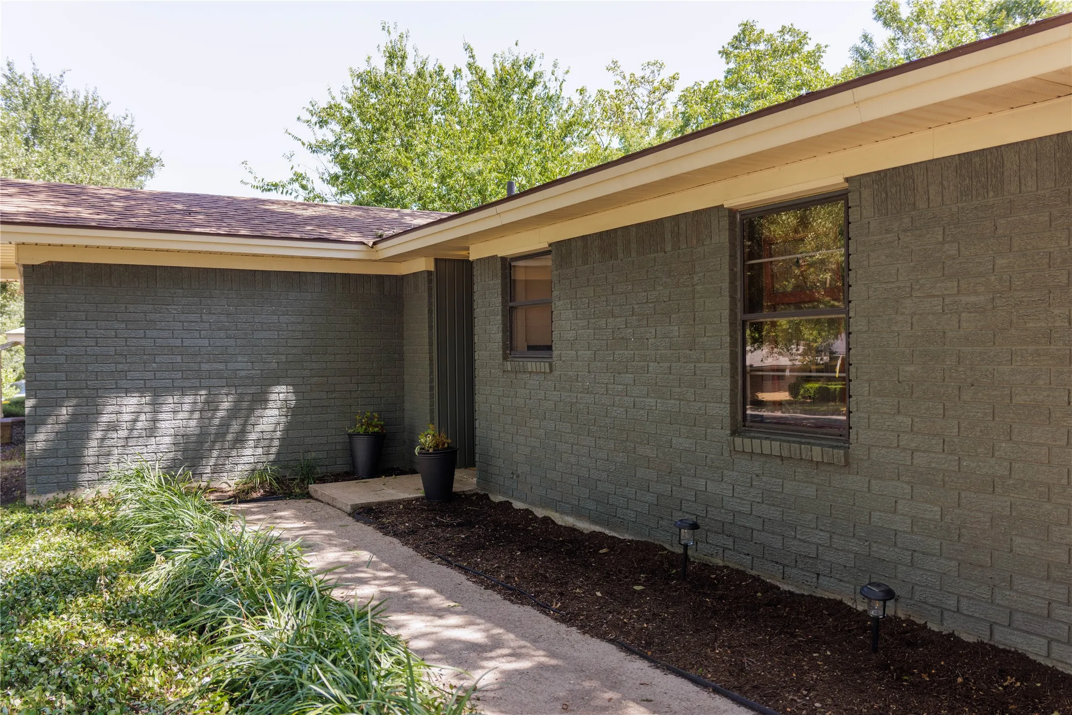 Single Family Residence For Sale in Mc Lennan County , 8812 Panther Drive, Woodway, Texas 76712, 3 Bedroom, 2 Bathroom, 2 Garage spaces, 1,248 Sqft, built in 1964, mls#21387947, Real Estate Agent in Woodway, Homes For Sale in Mc Lennan county, Homes For Sale in Woodway, Realtor in Woodway Texas, Real Estate Brokerage Independent Realty Texas, Luminita Cordes Realtor