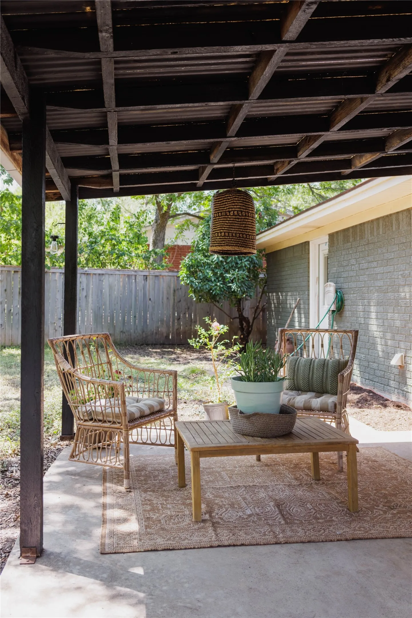 Single Family Residence For Sale in Mc Lennan County , 8812 Panther Drive, Woodway, Texas 76712, 3 Bedroom, 2 Bathroom, 2 Garage spaces, 1,248 Sqft, built in 1964, mls#21387947, Real Estate Agent in Woodway, Homes For Sale in Mc Lennan county, Homes For Sale in Woodway, Realtor in Woodway Texas, Real Estate Brokerage Independent Realty Texas, Luminita Cordes Realtor