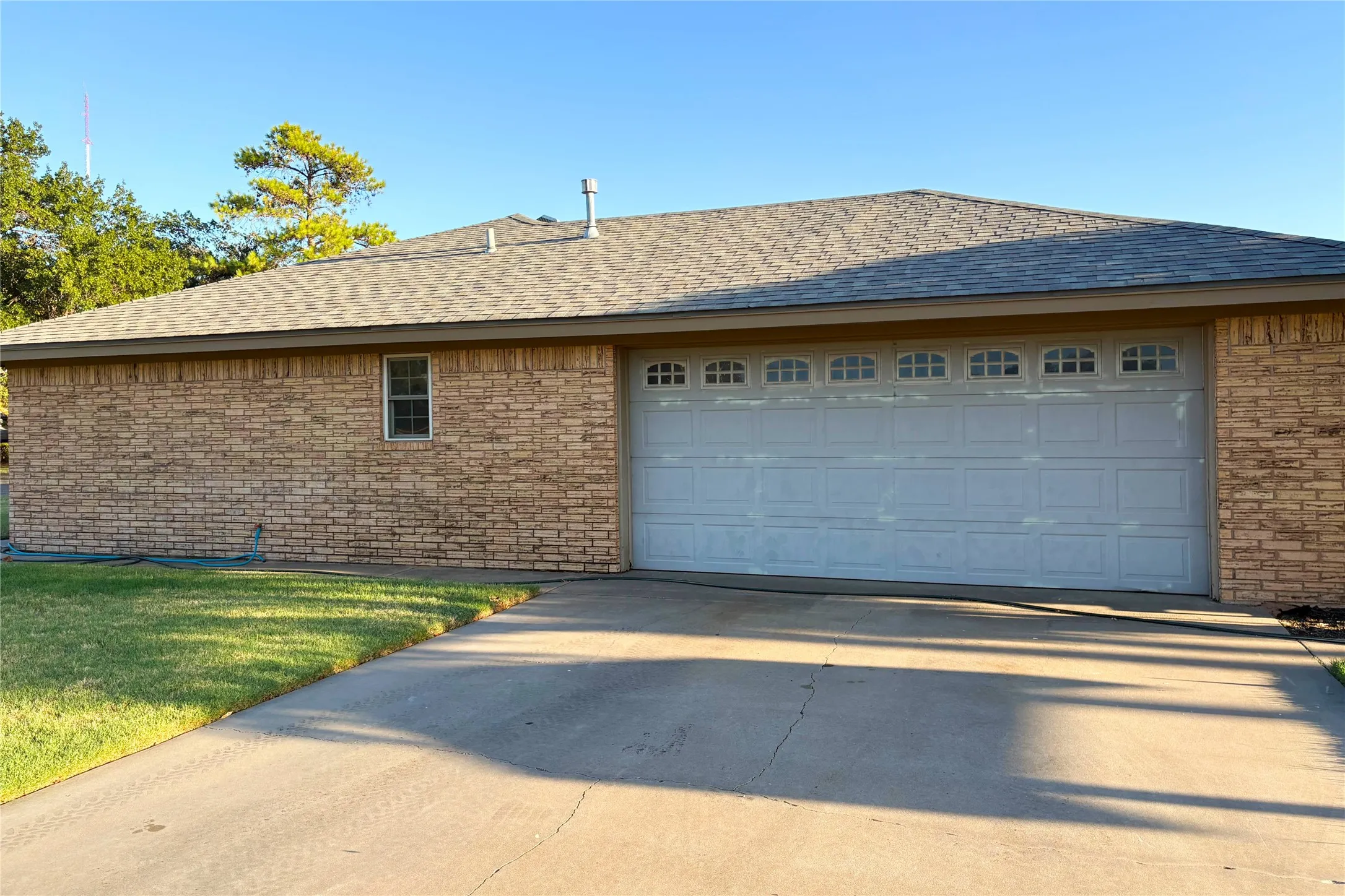 Single Family Residence For Sale in Wilbarger County , 2802 Wood Street, Vernon, Texas 76384, 3 Bedroom, 2 Bathroom, 1 Garage spaces, 1,724 Sqft, built in 1978, mls#21388706, Real Estate Agent in Vernon, Homes For Sale in Wilbarger county, Homes For Sale in Vernon, Realtor in Vernon Texas, Real Estate Brokerage Independent Realty Texas, Luminita Cordes Realtor