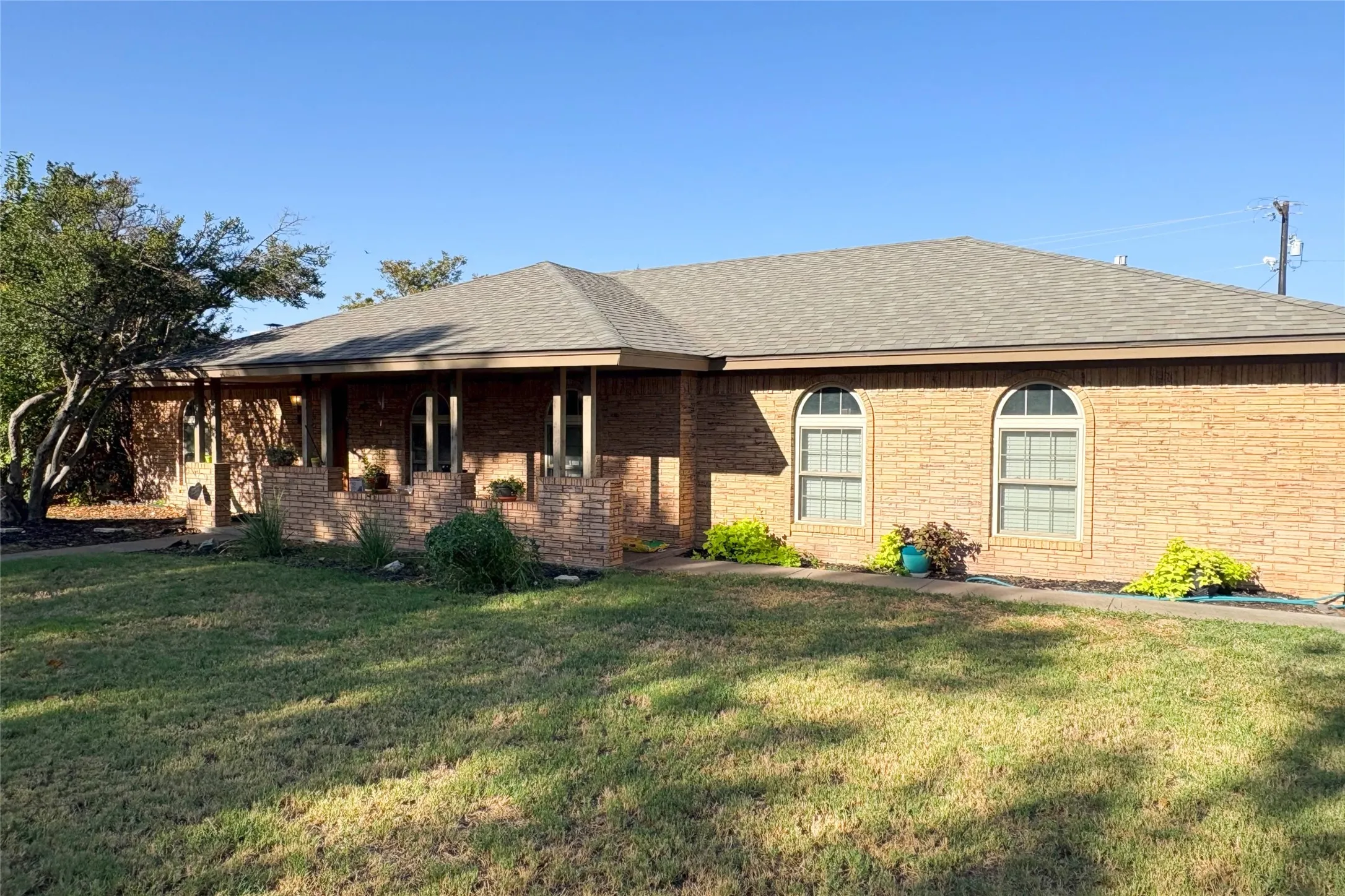 Single Family Residence For Sale in Wilbarger County , 2802 Wood Street, Vernon, Texas 76384, 3 Bedroom, 2 Bathroom, 1 Garage spaces, 1,724 Sqft, built in 1978, mls#21388706, Real Estate Agent in Vernon, Homes For Sale in Wilbarger county, Homes For Sale in Vernon, Realtor in Vernon Texas, Real Estate Brokerage Independent Realty Texas, Luminita Cordes Realtor