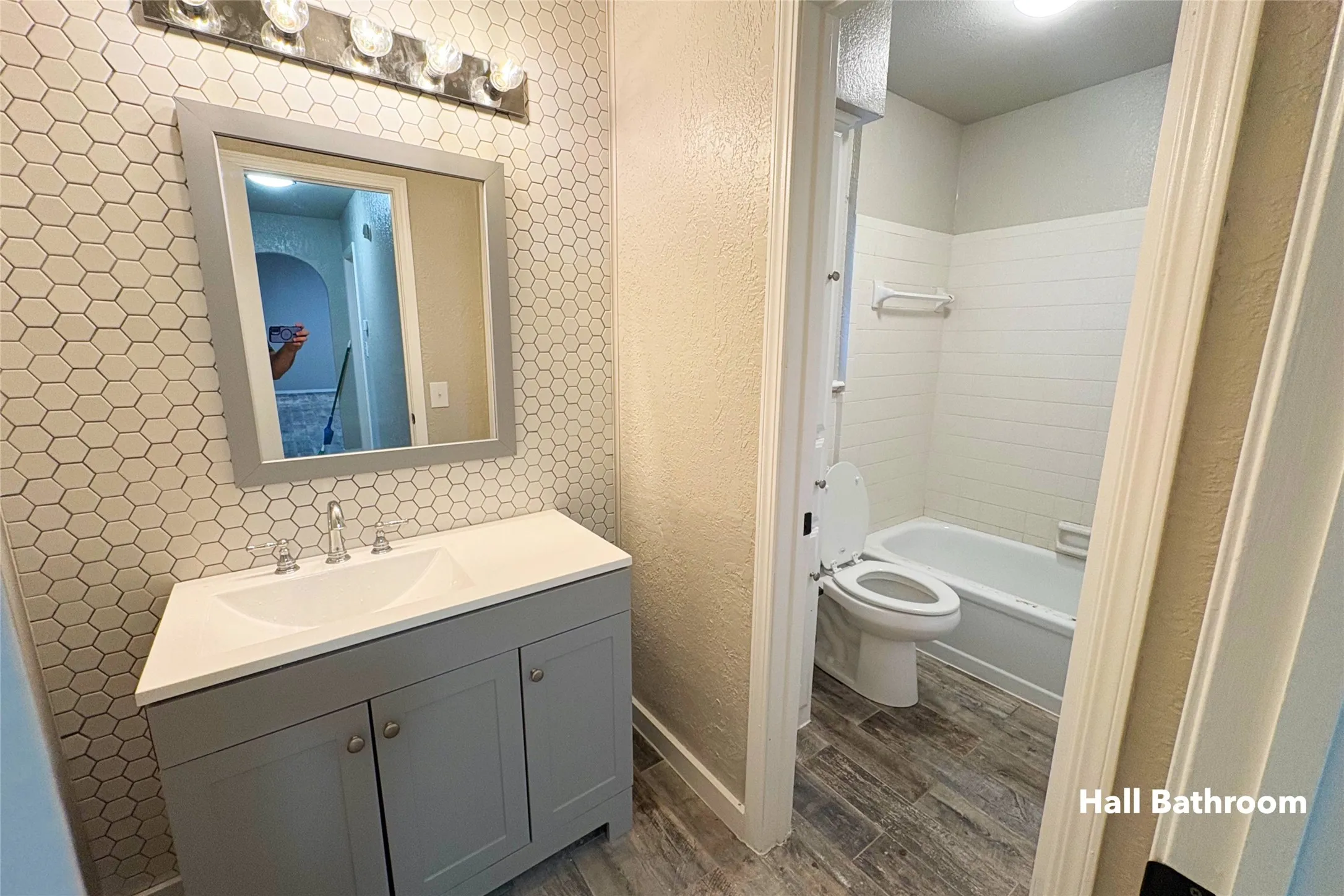 Single Family Residence For Sale in Wilbarger County , 2802 Wood Street, Vernon, Texas 76384, 3 Bedroom, 2 Bathroom, 1 Garage spaces, 1,724 Sqft, built in 1978, mls#21388706, Real Estate Agent in Vernon, Homes For Sale in Wilbarger county, Homes For Sale in Vernon, Realtor in Vernon Texas, Real Estate Brokerage Independent Realty Texas, Luminita Cordes Realtor
