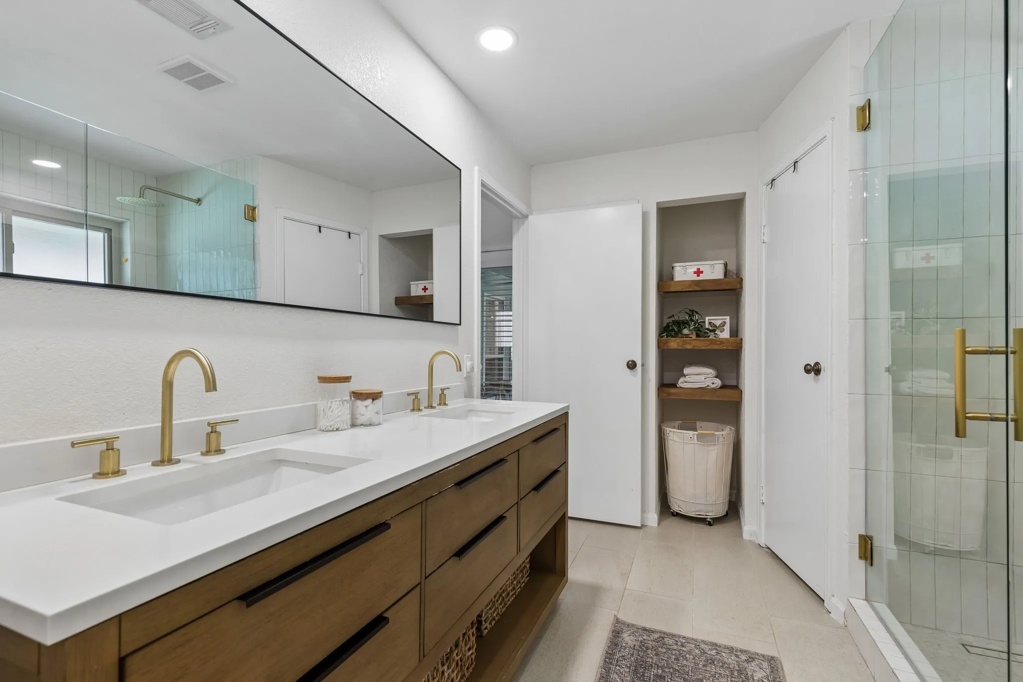 Single Family Residence For Sale in Denton County , 425 Kirkwood Drive, Lewisville, Texas 75067, 3 Bedroom, 2 Bathroom, 2 Garage spaces, 1,631 Sqft, built in 1985, mls#21386595, Real Estate Agent in Lewisville, Homes For Sale in Denton county, Homes For Sale in Lewisville, Realtor in Lewisville Texas, Real Estate Brokerage Independent Realty Texas, Luminita Cordes Realtor