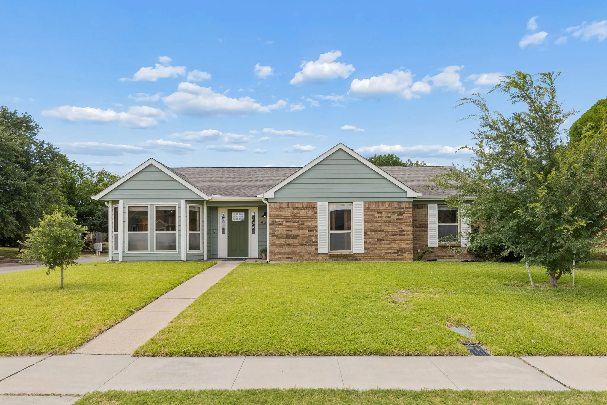Single Family Residence For Sale in Denton County , 425 Kirkwood Drive, Lewisville, Texas 75067, 3 Bedroom, 2 Bathroom, 2 Garage spaces, 1,631 Sqft, built in 1985, mls#21386595, Real Estate Agent in Lewisville, Homes For Sale in Denton county, Homes For Sale in Lewisville, Realtor in Lewisville Texas, Real Estate Brokerage Independent Realty Texas, Luminita Cordes Realtor
