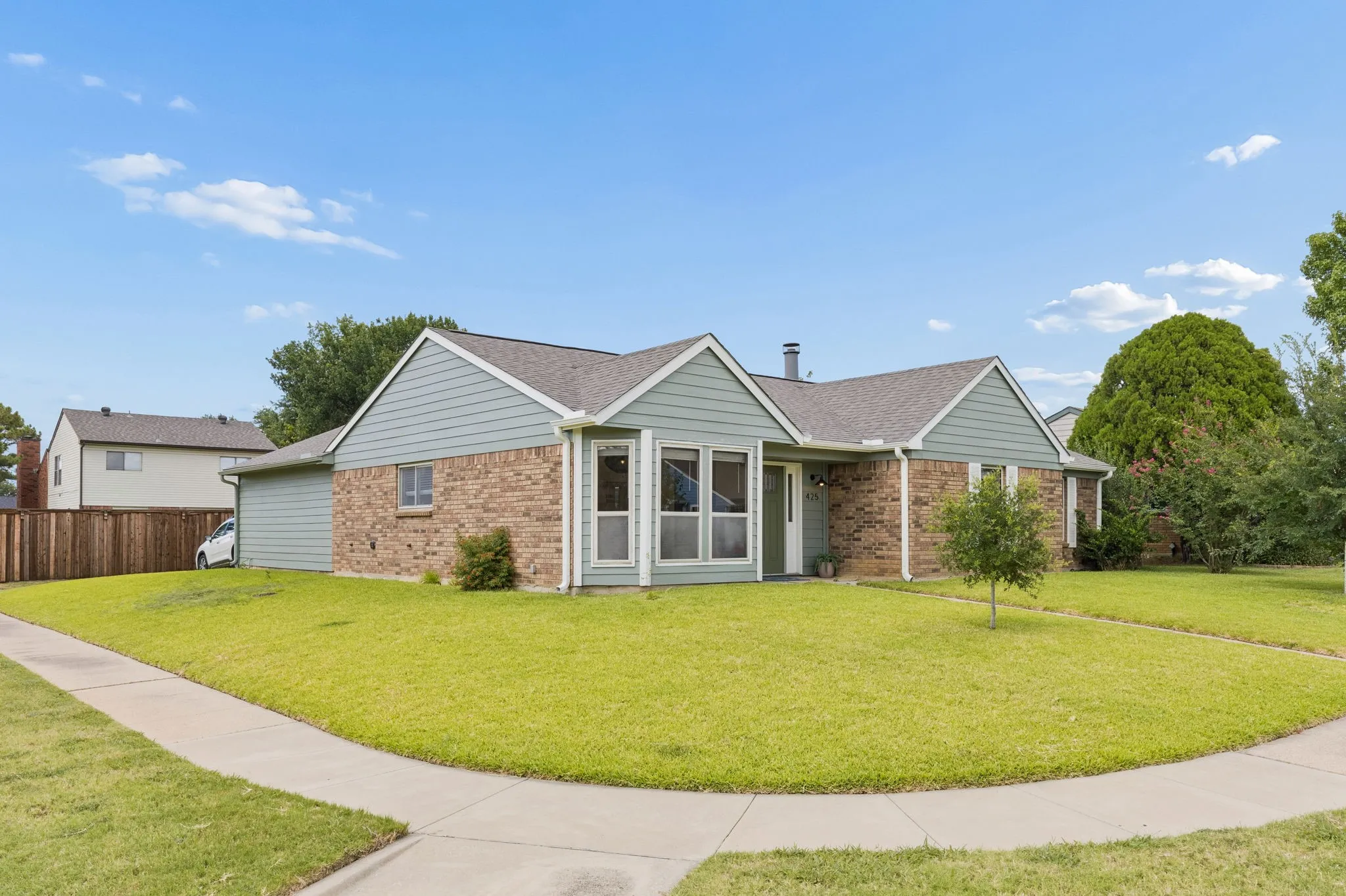 Single Family Residence For Sale in Denton County , 425 Kirkwood Drive, Lewisville, Texas 75067, 3 Bedroom, 2 Bathroom, 2 Garage spaces, 1,631 Sqft, built in 1985, mls#21386595, Real Estate Agent in Lewisville, Homes For Sale in Denton county, Homes For Sale in Lewisville, Realtor in Lewisville Texas, Real Estate Brokerage Independent Realty Texas, Luminita Cordes Realtor