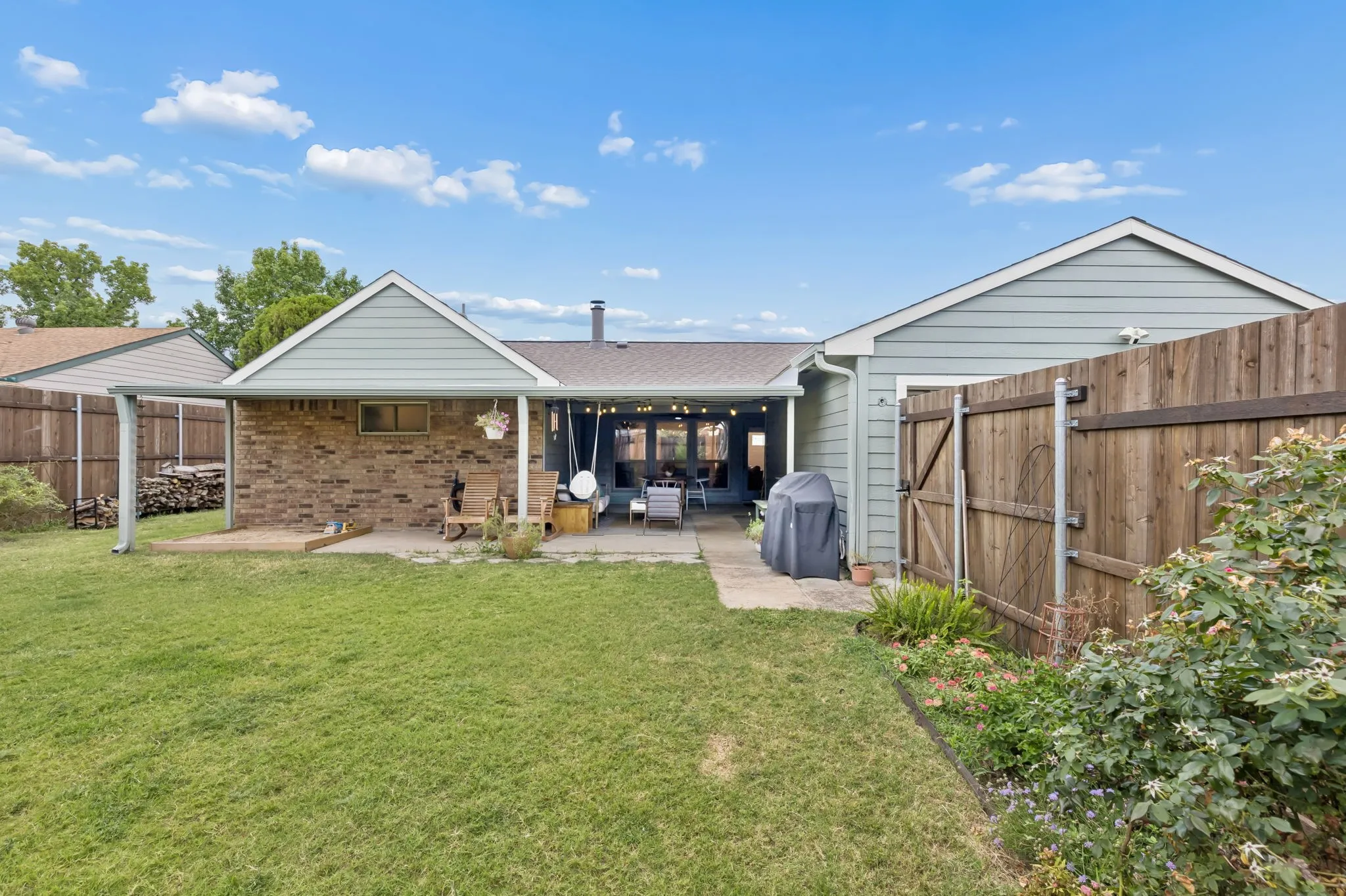 Single Family Residence For Sale in Denton County , 425 Kirkwood Drive, Lewisville, Texas 75067, 3 Bedroom, 2 Bathroom, 2 Garage spaces, 1,631 Sqft, built in 1985, mls#21386595, Real Estate Agent in Lewisville, Homes For Sale in Denton county, Homes For Sale in Lewisville, Realtor in Lewisville Texas, Real Estate Brokerage Independent Realty Texas, Luminita Cordes Realtor