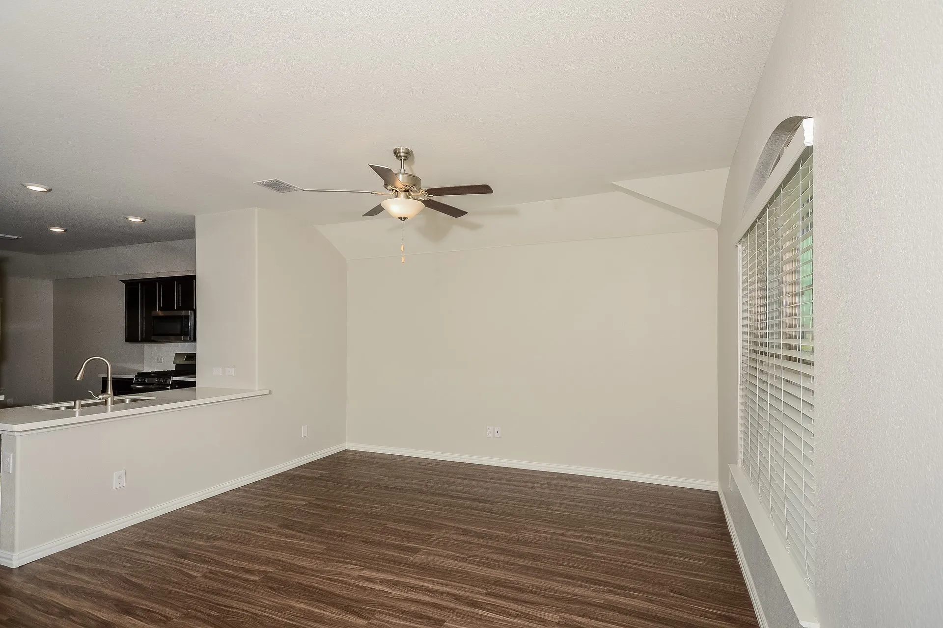 Single Family Residence For Rent in Collin County , 145 Cedar Canyon Drive, Anna, Texas 75409, 3 Bedroom, 2 Bathroom, 2 Garage spaces, 1,442 Sqft, built in 2019, mls#21388711, Real Estate Agent in Anna, Homes For Rent in Collin county, Homes For Rent in Anna, Realtor in Anna Texas, Real Estate Brokerage Independent Realty Texas, Luminita Cordes Realtor