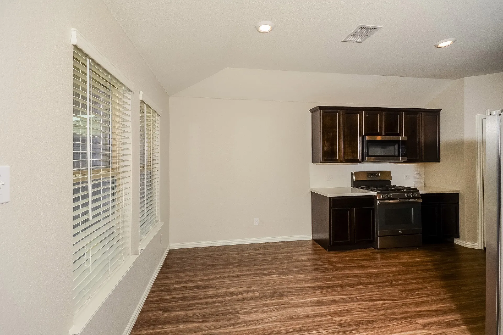 Single Family Residence For Rent in Collin County , 145 Cedar Canyon Drive, Anna, Texas 75409, 3 Bedroom, 2 Bathroom, 2 Garage spaces, 1,442 Sqft, built in 2019, mls#21388711, Real Estate Agent in Anna, Homes For Rent in Collin county, Homes For Rent in Anna, Realtor in Anna Texas, Real Estate Brokerage Independent Realty Texas, Luminita Cordes Realtor