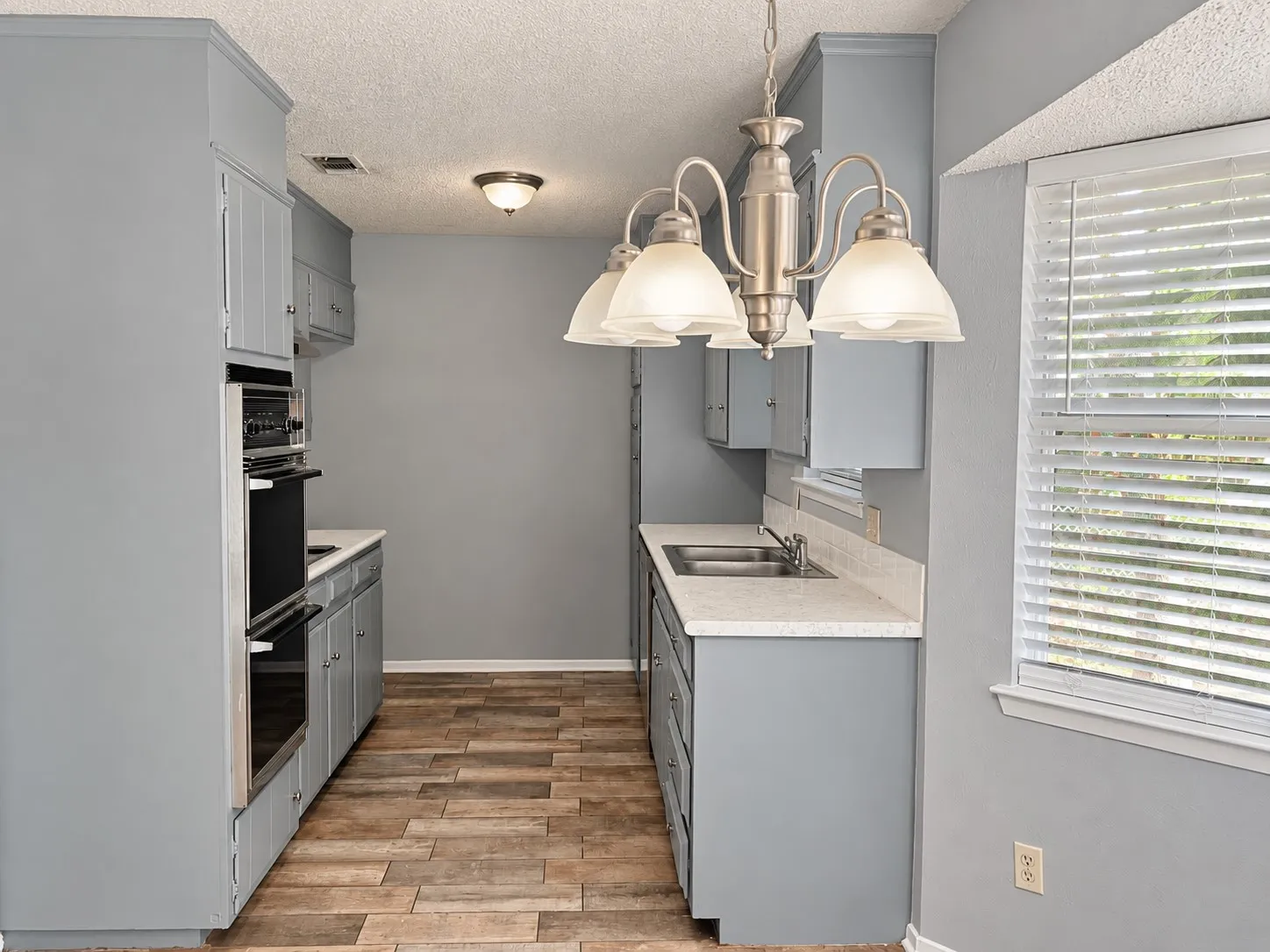 Single Family Residence For Sale in Tarrant County , 2809 Bent Tree Lane, Arlington, Texas 76016, 3 Bedroom, 2 Bathroom, 2 Garage spaces, 1,279 Sqft, built in 1971, mls#21387408, Real Estate Agent in Arlington, Homes For Sale in Tarrant county, Homes For Sale in Arlington, Realtor in Arlington Texas, Real Estate Brokerage Independent Realty Texas, Luminita Cordes Realtor