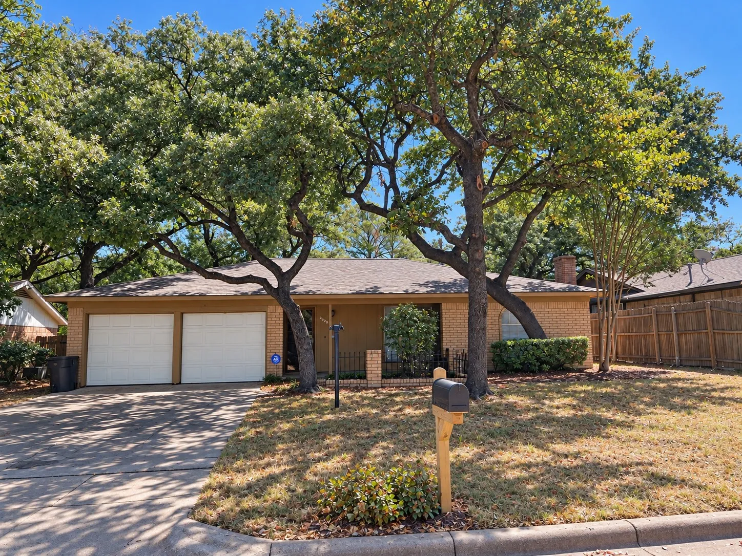 2809 Bent Tree Lane
Arlington, TX 76016