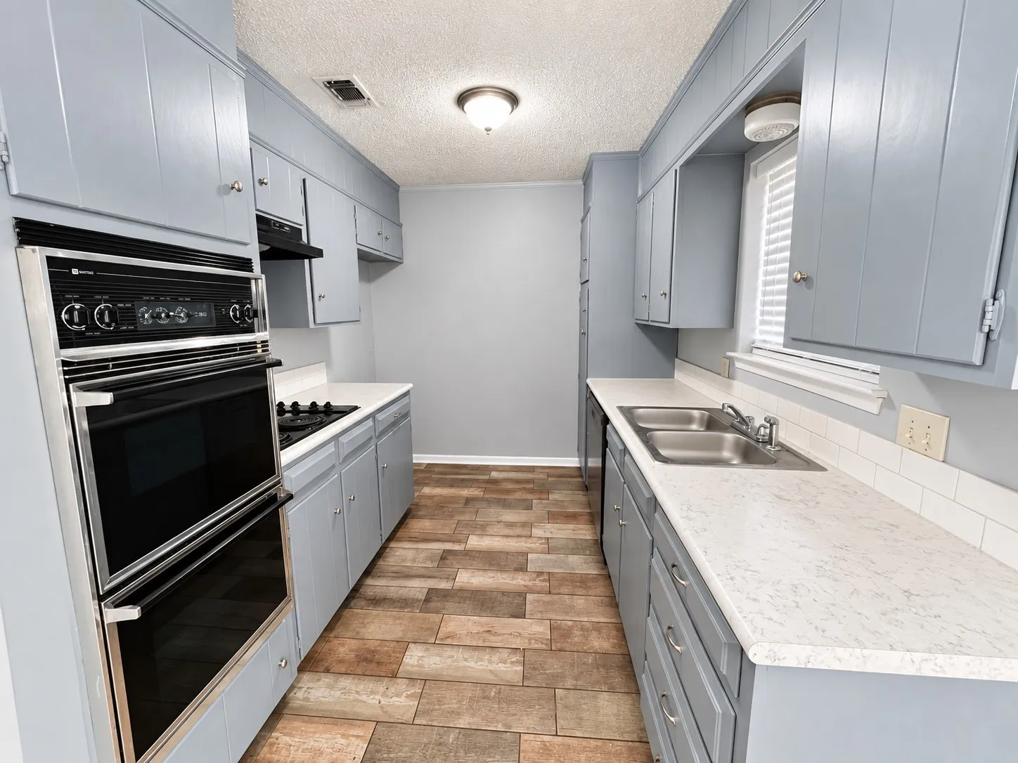 Single Family Residence For Sale in Tarrant County , 2809 Bent Tree Lane, Arlington, Texas 76016, 3 Bedroom, 2 Bathroom, 2 Garage spaces, 1,279 Sqft, built in 1971, mls#21387408, Real Estate Agent in Arlington, Homes For Sale in Tarrant county, Homes For Sale in Arlington, Realtor in Arlington Texas, Real Estate Brokerage Independent Realty Texas, Luminita Cordes Realtor