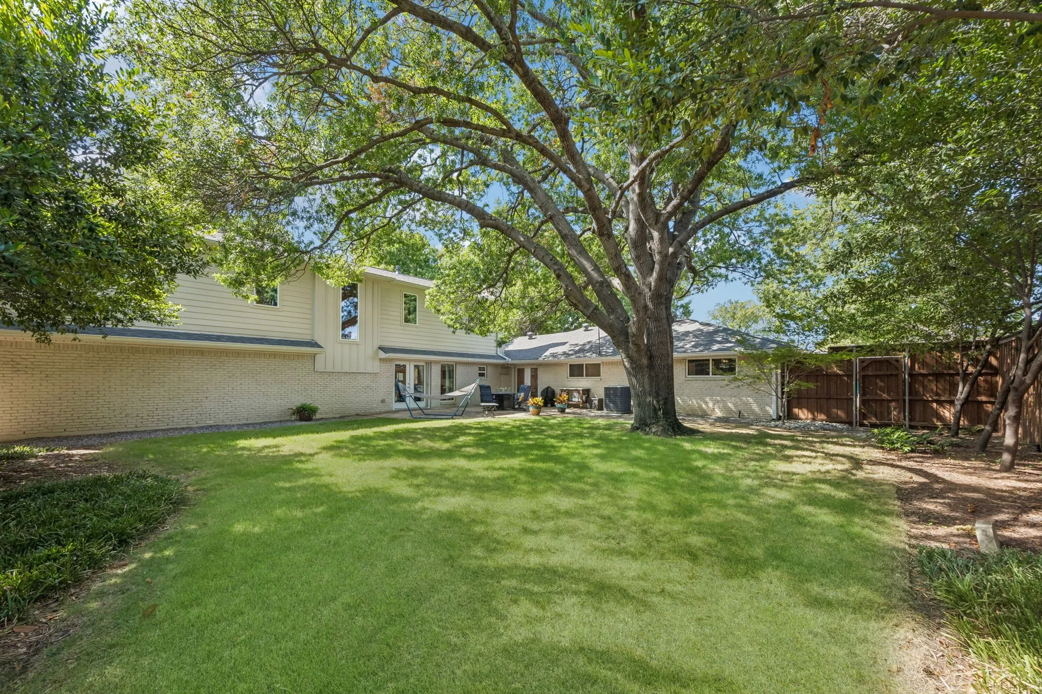 Single Family Residence For Sale in Dallas County , 3306 Norcross Lane, Dallas, Texas 75229, 5 Bedroom, 4 Bathroom, 2 Garage spaces, 3,449 Sqft, built in 1959, mls#21388168, Real Estate Agent in Dallas, Homes For Sale in Dallas county, Homes For Sale in Dallas, Realtor in Dallas Texas, Real Estate Brokerage Independent Realty Texas, Luminita Cordes Realtor