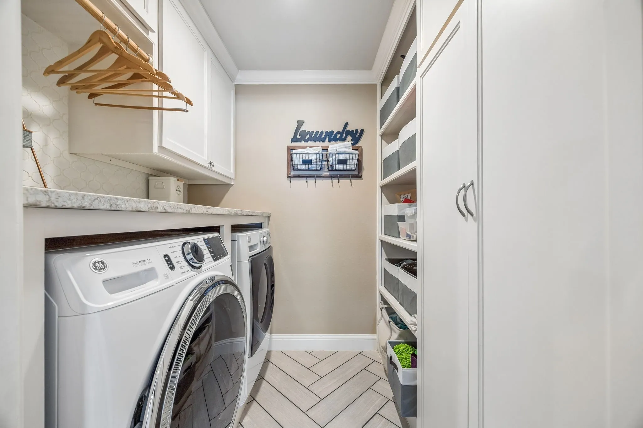 Full size laundry room