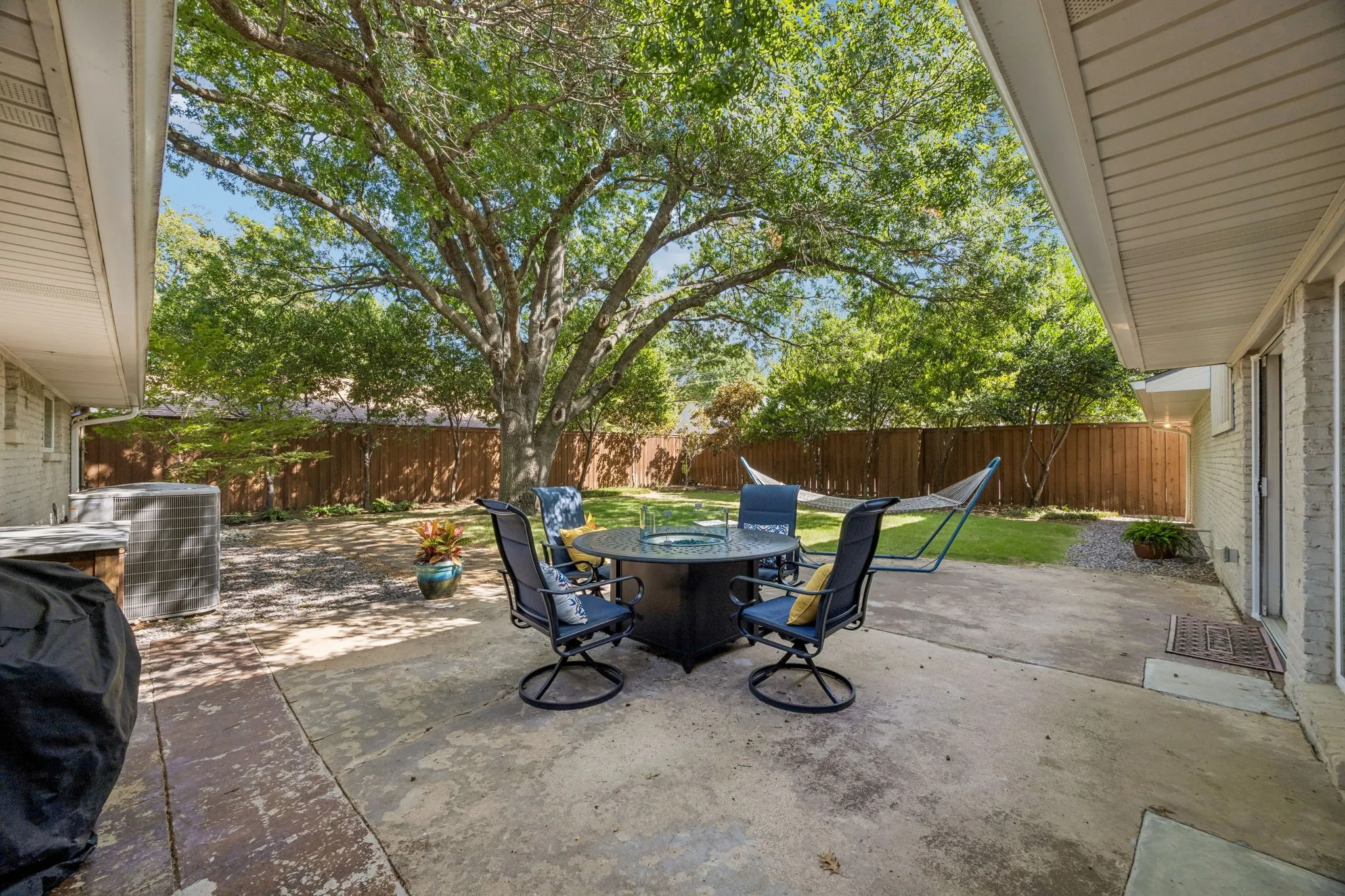 Single Family Residence For Sale in Dallas County , 3306 Norcross Lane, Dallas, Texas 75229, 5 Bedroom, 4 Bathroom, 2 Garage spaces, 3,449 Sqft, built in 1959, mls#21388168, Real Estate Agent in Dallas, Homes For Sale in Dallas county, Homes For Sale in Dallas, Realtor in Dallas Texas, Real Estate Brokerage Independent Realty Texas, Luminita Cordes Realtor