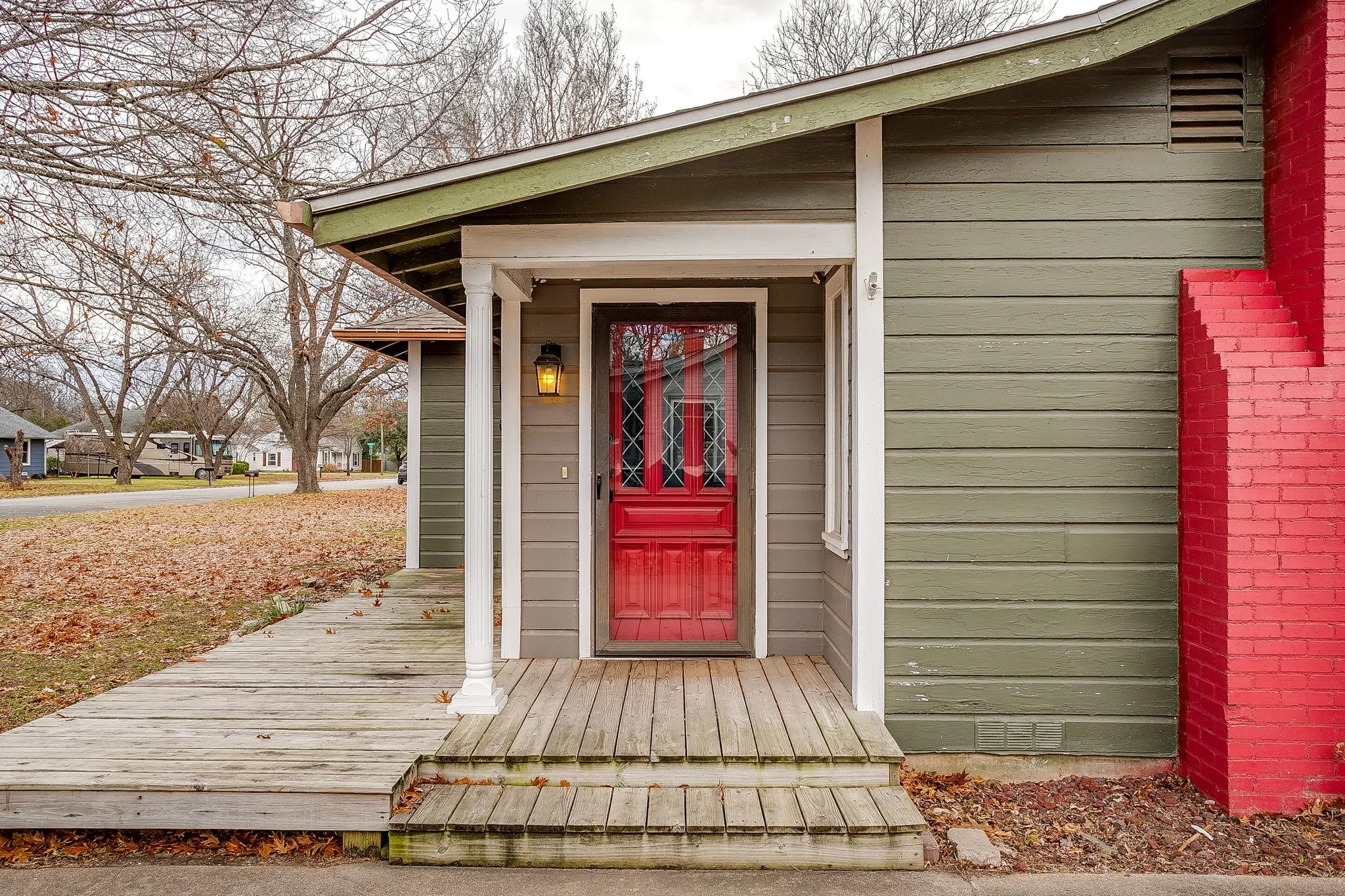 Single Family Residence For Rent in Johnson County , 406 Bellevue Drive, Cleburne, Texas 76033, 4 Bedroom, 3 Bathroom, Garage spaces, 3,083 Sqft, built in 1945, mls#21388715, Real Estate Agent in Cleburne, Homes For Rent in Johnson county, Homes For Rent in Cleburne, Realtor in Cleburne Texas, Real Estate Brokerage Independent Realty Texas, Luminita Cordes Realtor