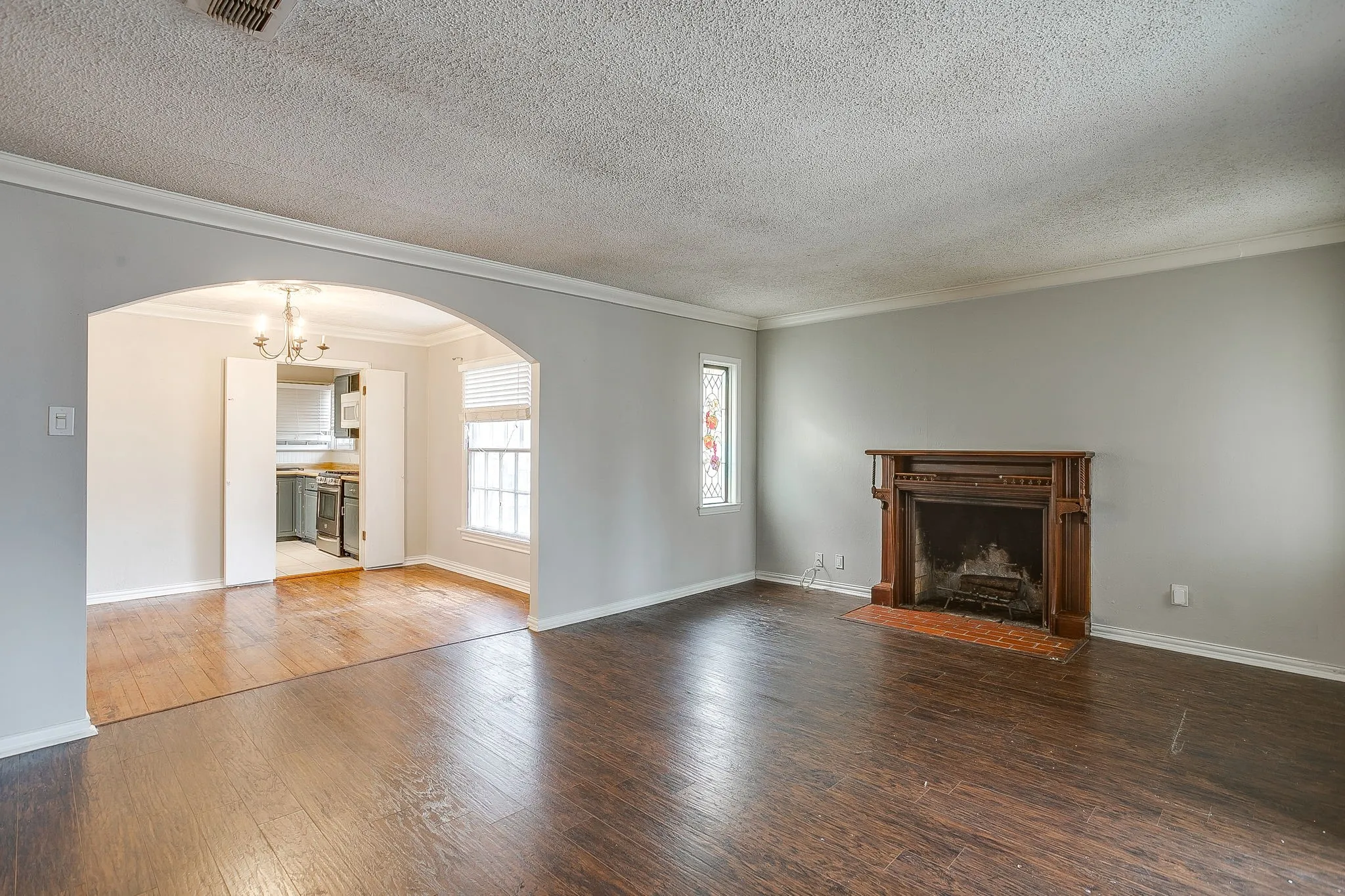 Single Family Residence For Rent in Johnson County , 406 Bellevue Drive, Cleburne, Texas 76033, 4 Bedroom, 3 Bathroom, Garage spaces, 3,083 Sqft, built in 1945, mls#21388715, Real Estate Agent in Cleburne, Homes For Rent in Johnson county, Homes For Rent in Cleburne, Realtor in Cleburne Texas, Real Estate Brokerage Independent Realty Texas, Luminita Cordes Realtor