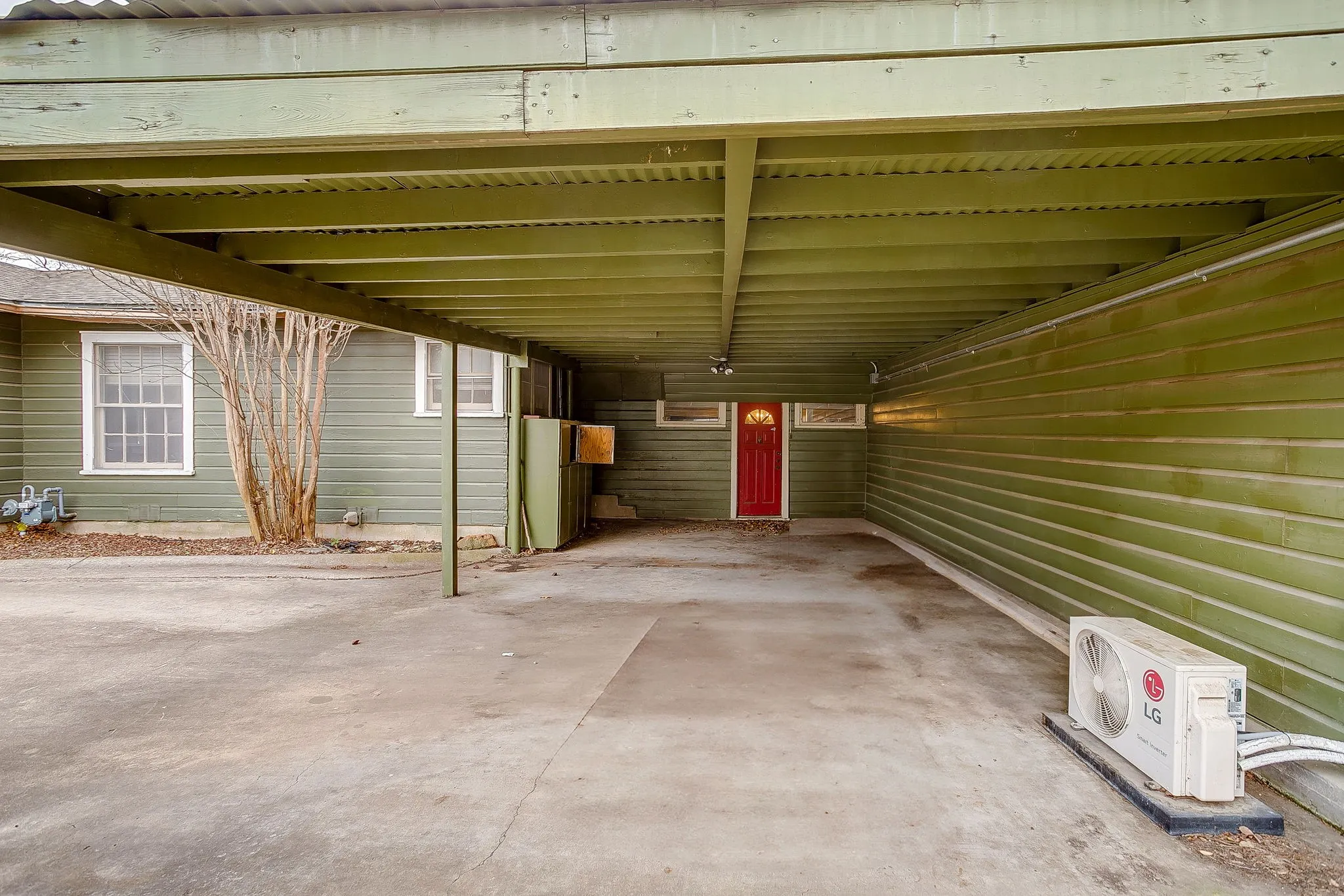 Single Family Residence For Rent in Johnson County , 406 Bellevue Drive, Cleburne, Texas 76033, 4 Bedroom, 3 Bathroom, Garage spaces, 3,083 Sqft, built in 1945, mls#21388715, Real Estate Agent in Cleburne, Homes For Rent in Johnson county, Homes For Rent in Cleburne, Realtor in Cleburne Texas, Real Estate Brokerage Independent Realty Texas, Luminita Cordes Realtor