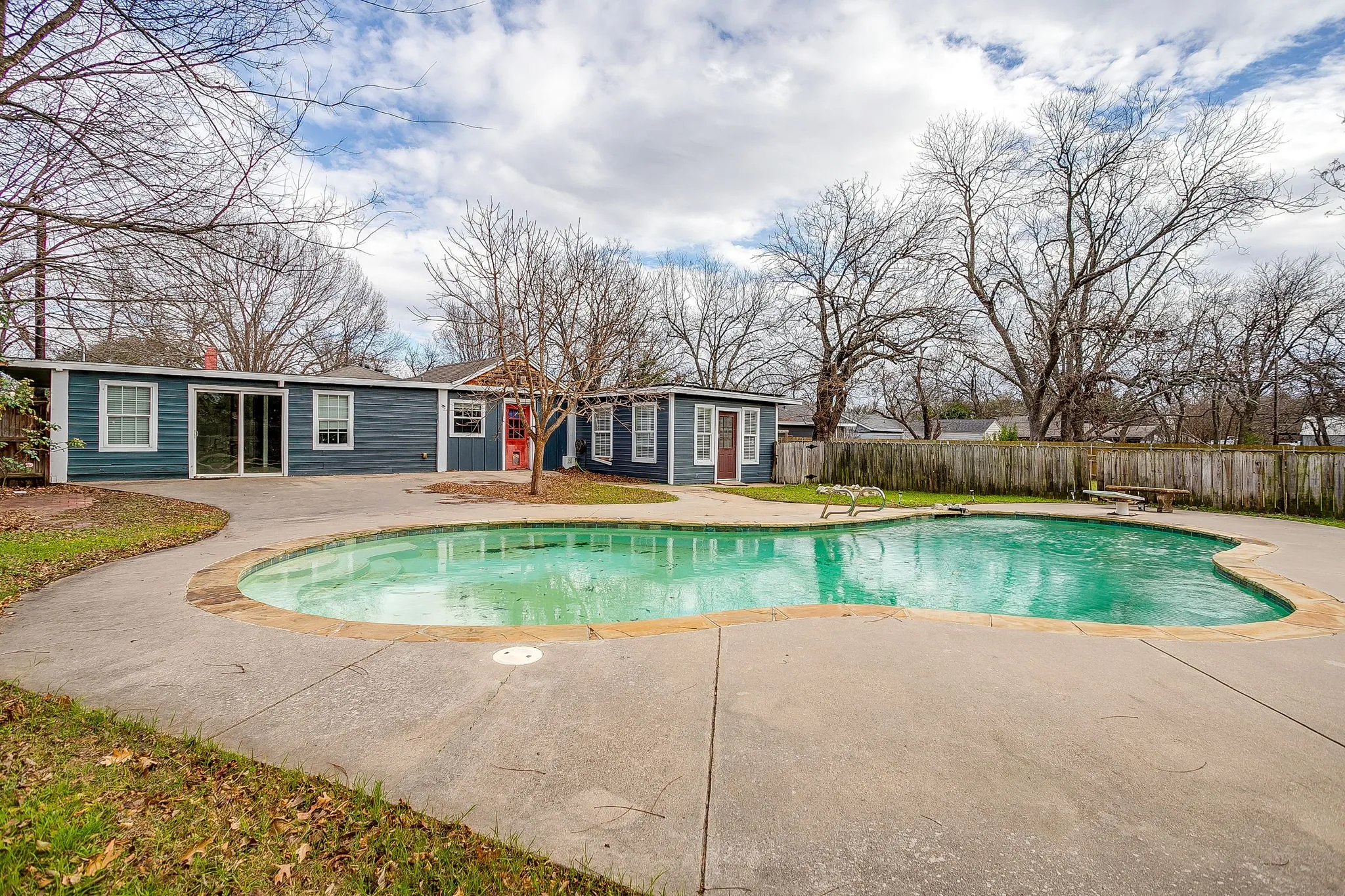 Single Family Residence For Rent in Johnson County , 406 Bellevue Drive, Cleburne, Texas 76033, 4 Bedroom, 3 Bathroom, Garage spaces, 3,083 Sqft, built in 1945, mls#21388715, Real Estate Agent in Cleburne, Homes For Rent in Johnson county, Homes For Rent in Cleburne, Realtor in Cleburne Texas, Real Estate Brokerage Independent Realty Texas, Luminita Cordes Realtor