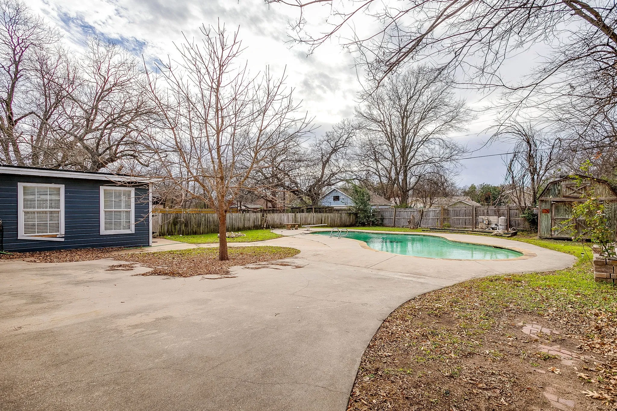 Single Family Residence For Rent in Johnson County , 406 Bellevue Drive, Cleburne, Texas 76033, 4 Bedroom, 3 Bathroom, Garage spaces, 3,083 Sqft, built in 1945, mls#21388715, Real Estate Agent in Cleburne, Homes For Rent in Johnson county, Homes For Rent in Cleburne, Realtor in Cleburne Texas, Real Estate Brokerage Independent Realty Texas, Luminita Cordes Realtor