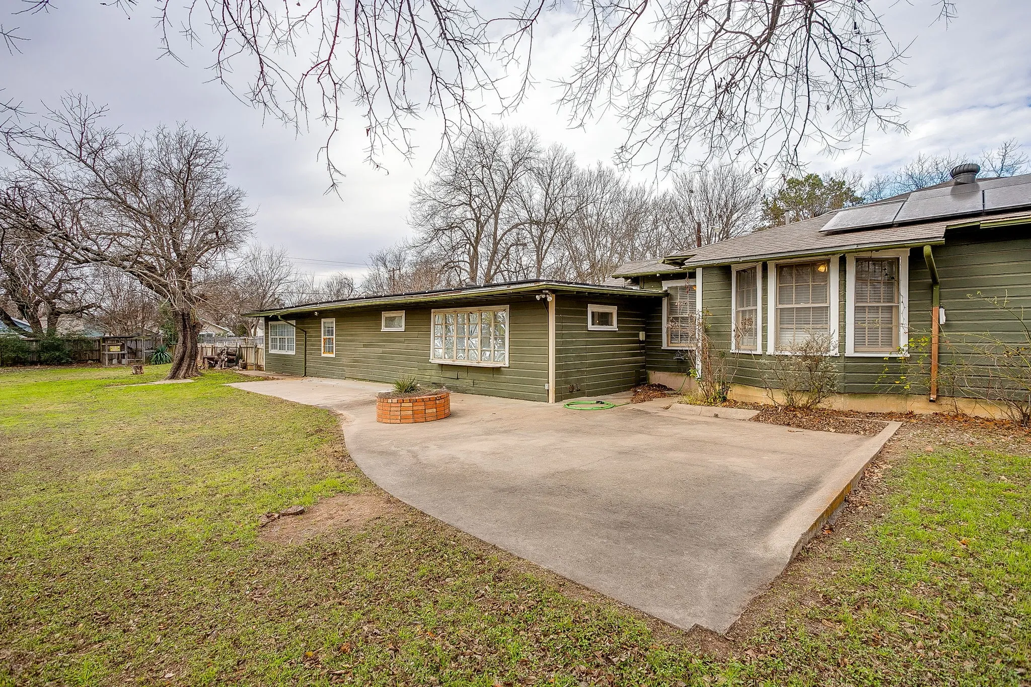 Single Family Residence For Rent in Johnson County , 406 Bellevue Drive, Cleburne, Texas 76033, 4 Bedroom, 3 Bathroom, Garage spaces, 3,083 Sqft, built in 1945, mls#21388715, Real Estate Agent in Cleburne, Homes For Rent in Johnson county, Homes For Rent in Cleburne, Realtor in Cleburne Texas, Real Estate Brokerage Independent Realty Texas, Luminita Cordes Realtor
