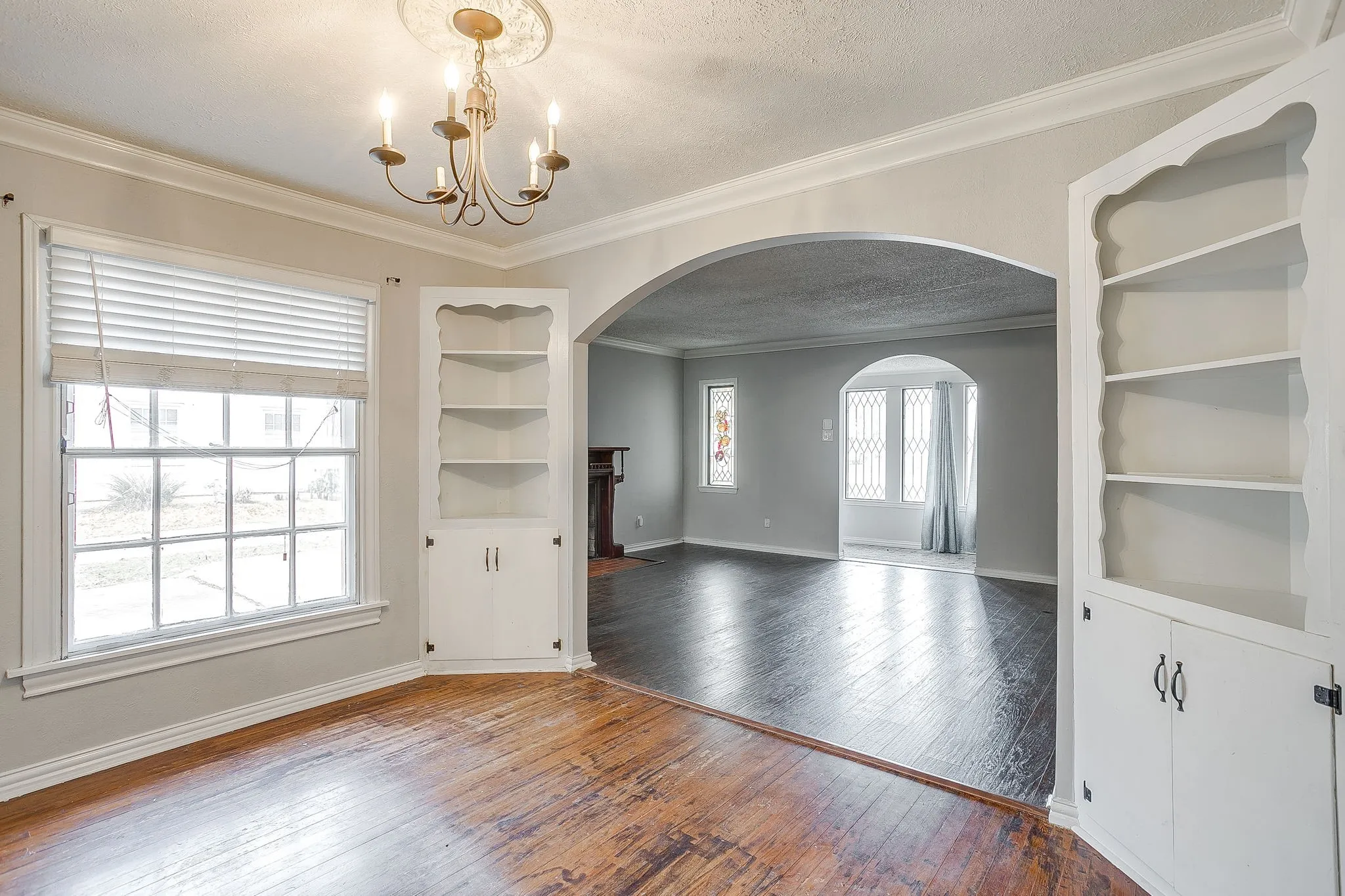 Single Family Residence For Rent in Johnson County , 406 Bellevue Drive, Cleburne, Texas 76033, 4 Bedroom, 3 Bathroom, Garage spaces, 3,083 Sqft, built in 1945, mls#21388715, Real Estate Agent in Cleburne, Homes For Rent in Johnson county, Homes For Rent in Cleburne, Realtor in Cleburne Texas, Real Estate Brokerage Independent Realty Texas, Luminita Cordes Realtor