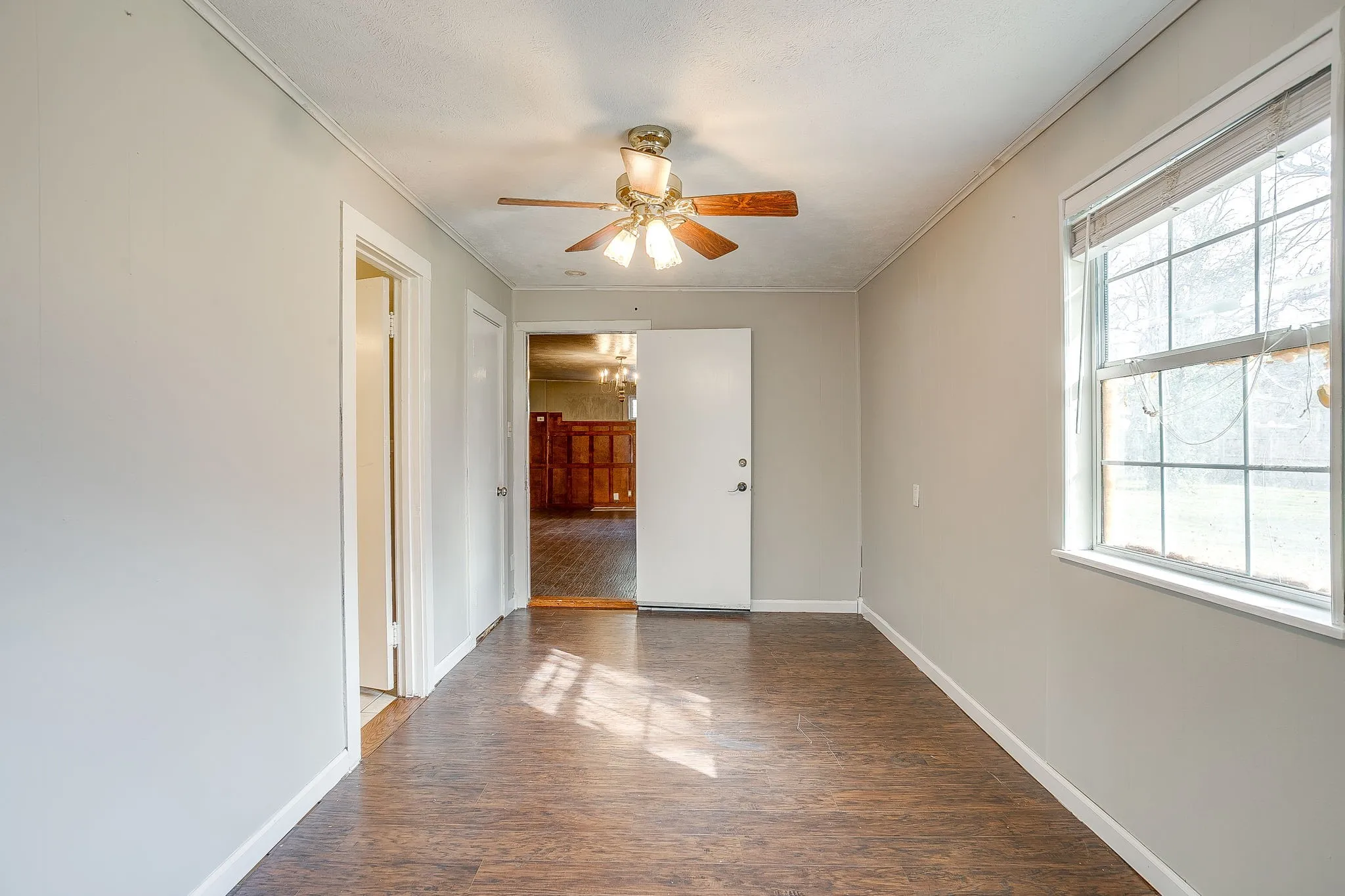 Single Family Residence For Rent in Johnson County , 406 Bellevue Drive, Cleburne, Texas 76033, 4 Bedroom, 3 Bathroom, Garage spaces, 3,083 Sqft, built in 1945, mls#21388715, Real Estate Agent in Cleburne, Homes For Rent in Johnson county, Homes For Rent in Cleburne, Realtor in Cleburne Texas, Real Estate Brokerage Independent Realty Texas, Luminita Cordes Realtor