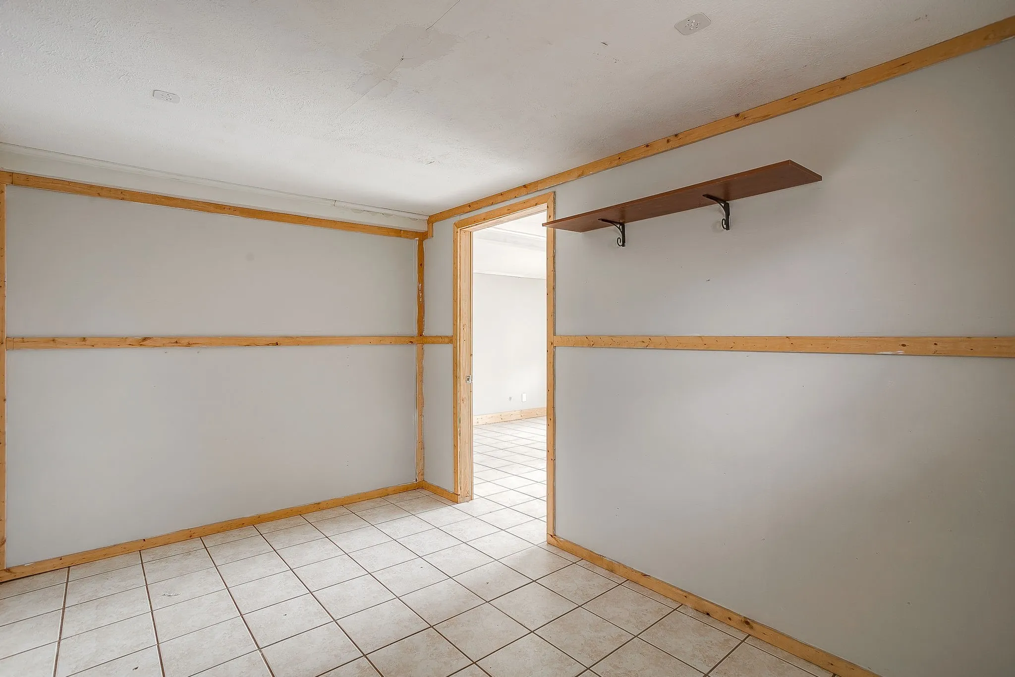 Single Family Residence For Rent in Johnson County , 406 Bellevue Drive, Cleburne, Texas 76033, 4 Bedroom, 3 Bathroom, Garage spaces, 3,083 Sqft, built in 1945, mls#21388715, Real Estate Agent in Cleburne, Homes For Rent in Johnson county, Homes For Rent in Cleburne, Realtor in Cleburne Texas, Real Estate Brokerage Independent Realty Texas, Luminita Cordes Realtor