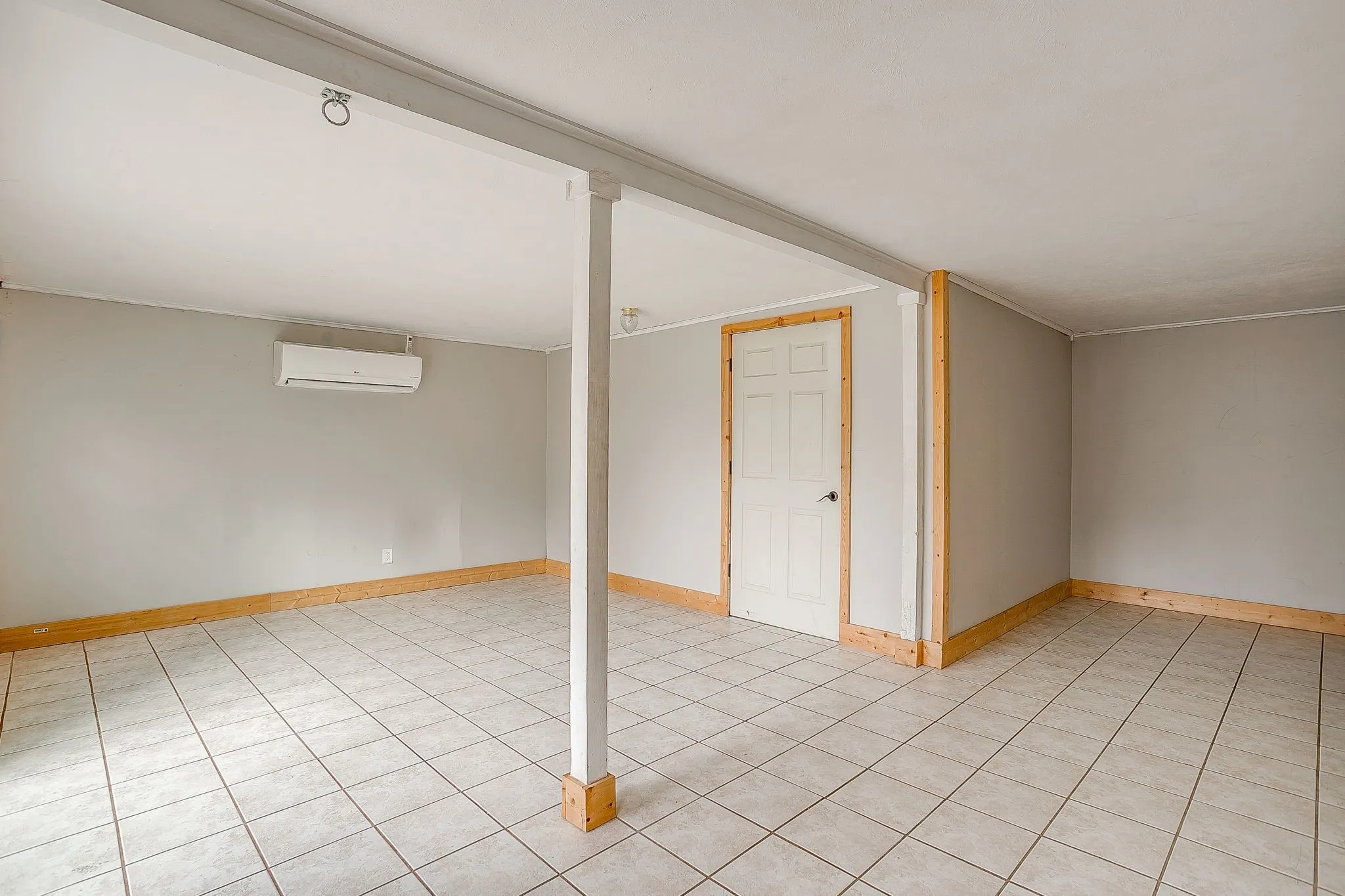Single Family Residence For Rent in Johnson County , 406 Bellevue Drive, Cleburne, Texas 76033, 4 Bedroom, 3 Bathroom, Garage spaces, 3,083 Sqft, built in 1945, mls#21388715, Real Estate Agent in Cleburne, Homes For Rent in Johnson county, Homes For Rent in Cleburne, Realtor in Cleburne Texas, Real Estate Brokerage Independent Realty Texas, Luminita Cordes Realtor