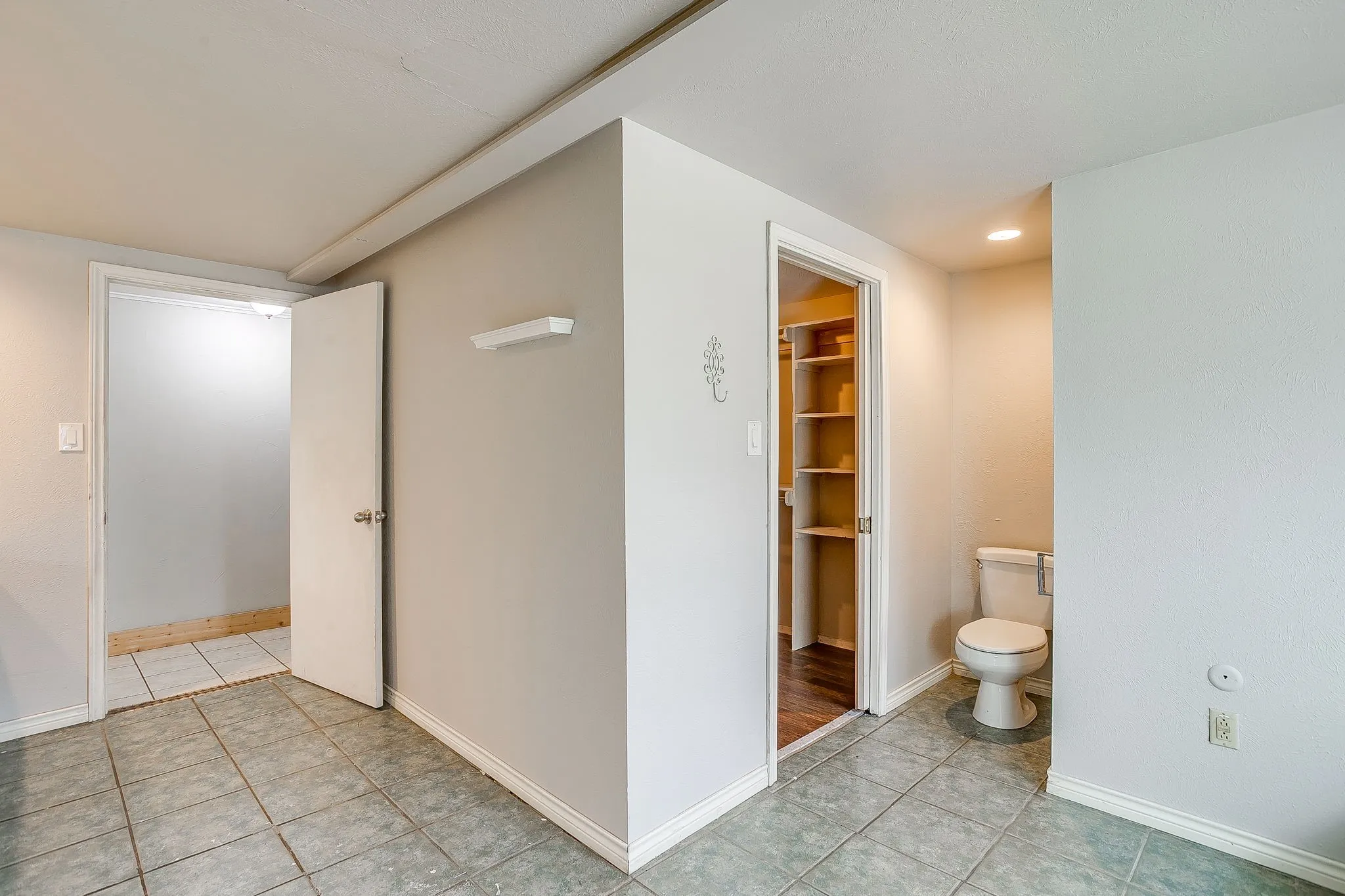 Single Family Residence For Rent in Johnson County , 406 Bellevue Drive, Cleburne, Texas 76033, 4 Bedroom, 3 Bathroom, Garage spaces, 3,083 Sqft, built in 1945, mls#21388715, Real Estate Agent in Cleburne, Homes For Rent in Johnson county, Homes For Rent in Cleburne, Realtor in Cleburne Texas, Real Estate Brokerage Independent Realty Texas, Luminita Cordes Realtor