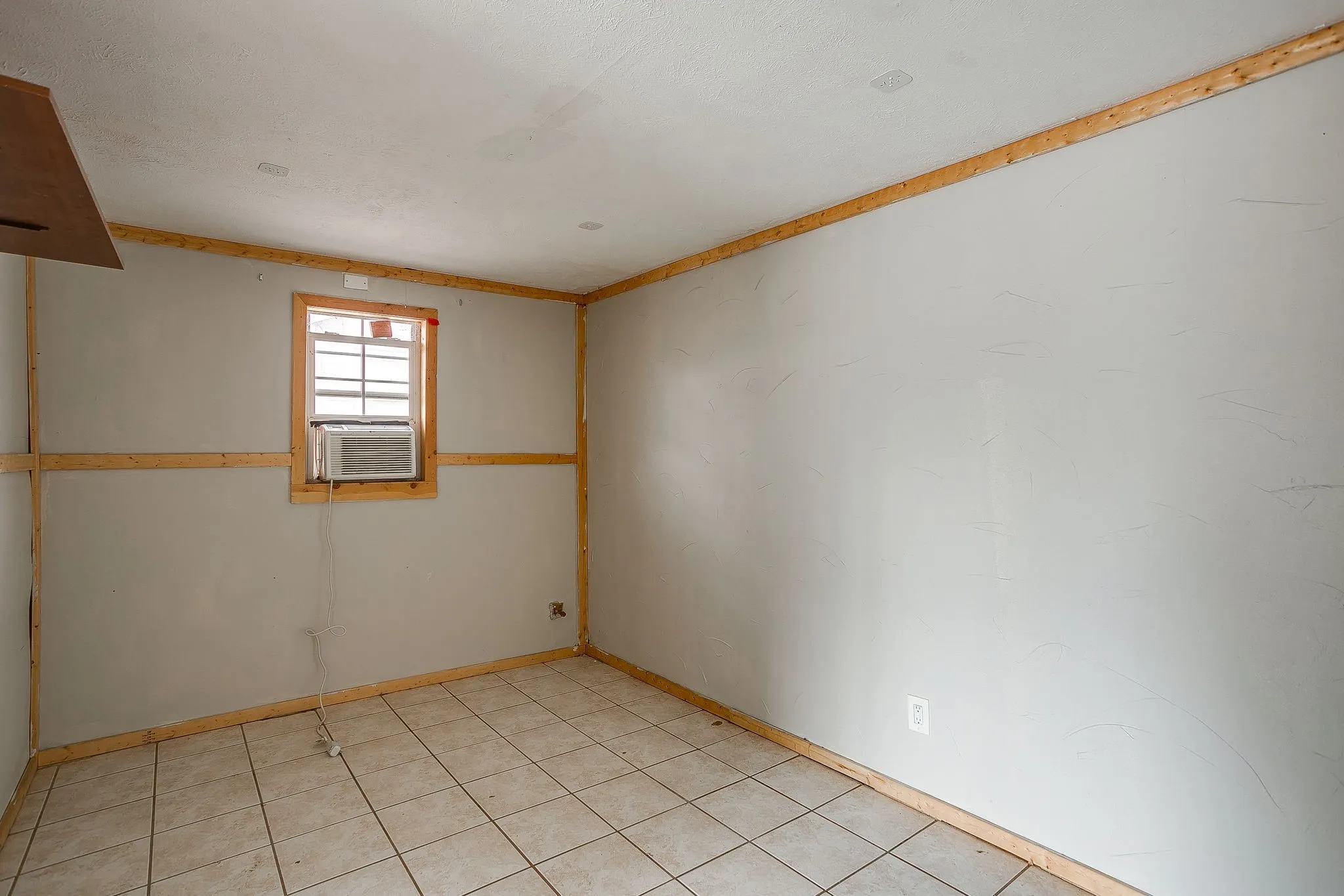 Single Family Residence For Rent in Johnson County , 406 Bellevue Drive, Cleburne, Texas 76033, 4 Bedroom, 3 Bathroom, Garage spaces, 3,083 Sqft, built in 1945, mls#21388715, Real Estate Agent in Cleburne, Homes For Rent in Johnson county, Homes For Rent in Cleburne, Realtor in Cleburne Texas, Real Estate Brokerage Independent Realty Texas, Luminita Cordes Realtor