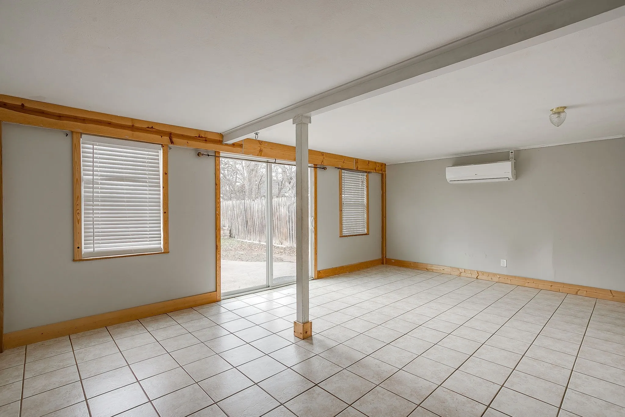 Single Family Residence For Rent in Johnson County , 406 Bellevue Drive, Cleburne, Texas 76033, 4 Bedroom, 3 Bathroom, Garage spaces, 3,083 Sqft, built in 1945, mls#21388715, Real Estate Agent in Cleburne, Homes For Rent in Johnson county, Homes For Rent in Cleburne, Realtor in Cleburne Texas, Real Estate Brokerage Independent Realty Texas, Luminita Cordes Realtor
