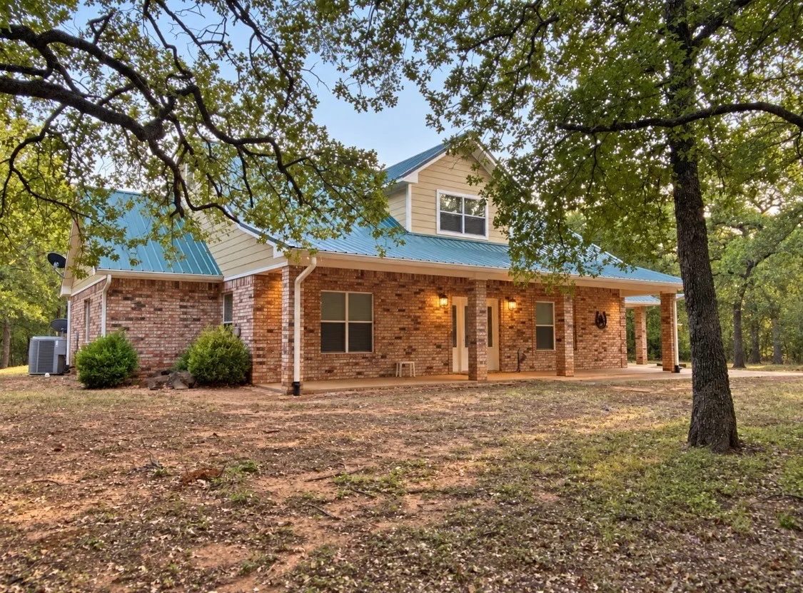 Farm For Sale in Cooke County , 3704 County Road 220, Gainesville, Texas 76240, 3 Bedroom, 3 Bathroom, Garage spaces, 2,964 Sqft, built in 2006, mls#21388666, Real Estate Agent in Gainesville, Homes For Sale in Cooke county, Homes For Sale in Gainesville, Realtor in Gainesville Texas, Real Estate Brokerage Independent Realty Texas, Luminita Cordes Realtor