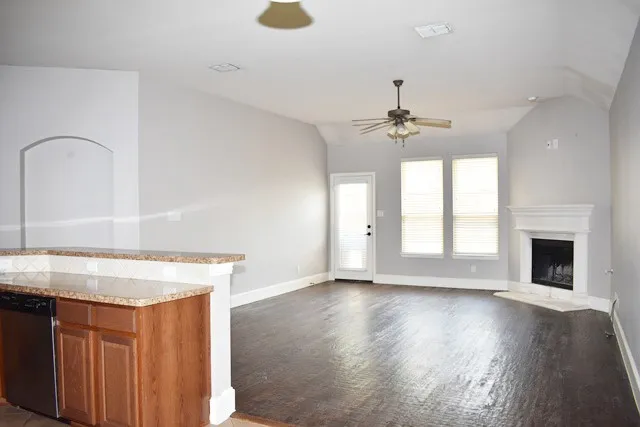 Single Family Residence For Rent in Collin County , 10312 Colfax Drive, Mc Kinney, Texas 75072, 3 Bedroom, 2 Bathroom, 2 Garage spaces, 1,904 Sqft, built in 2008, mls#21388667, Real Estate Agent in Mc Kinney, Homes For Rent in Collin county, Homes For Rent in Mc Kinney, Realtor in Mc Kinney Texas, Real Estate Brokerage Independent Realty Texas, Luminita Cordes Realtor
