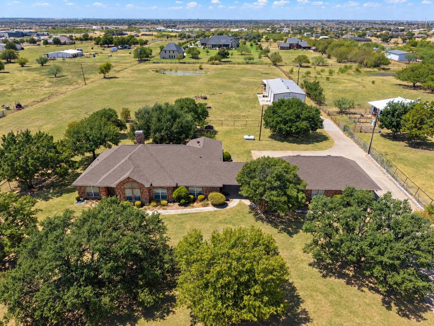 Single Family Residence For Sale in Tarrant County , 2214 White Lane, Haslet, Texas 76052, 3 Bedroom, 3 Bathroom, 5 Garage spaces, 2,555 Sqft, built in 1985, mls#21385337, Real Estate Agent in Haslet, Homes For Sale in Tarrant county, Homes For Sale in Haslet, Realtor in Haslet Texas, Real Estate Brokerage Independent Realty Texas, Luminita Cordes Realtor