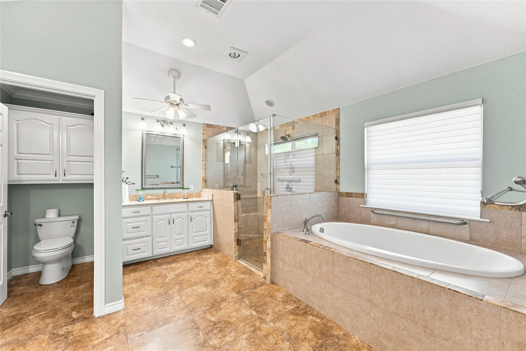 Single Family Residence For Sale in Tarrant County , 2214 White Lane, Haslet, Texas 76052, 3 Bedroom, 3 Bathroom, 5 Garage spaces, 2,555 Sqft, built in 1985, mls#21385337, Real Estate Agent in Haslet, Homes For Sale in Tarrant county, Homes For Sale in Haslet, Realtor in Haslet Texas, Real Estate Brokerage Independent Realty Texas, Luminita Cordes Realtor