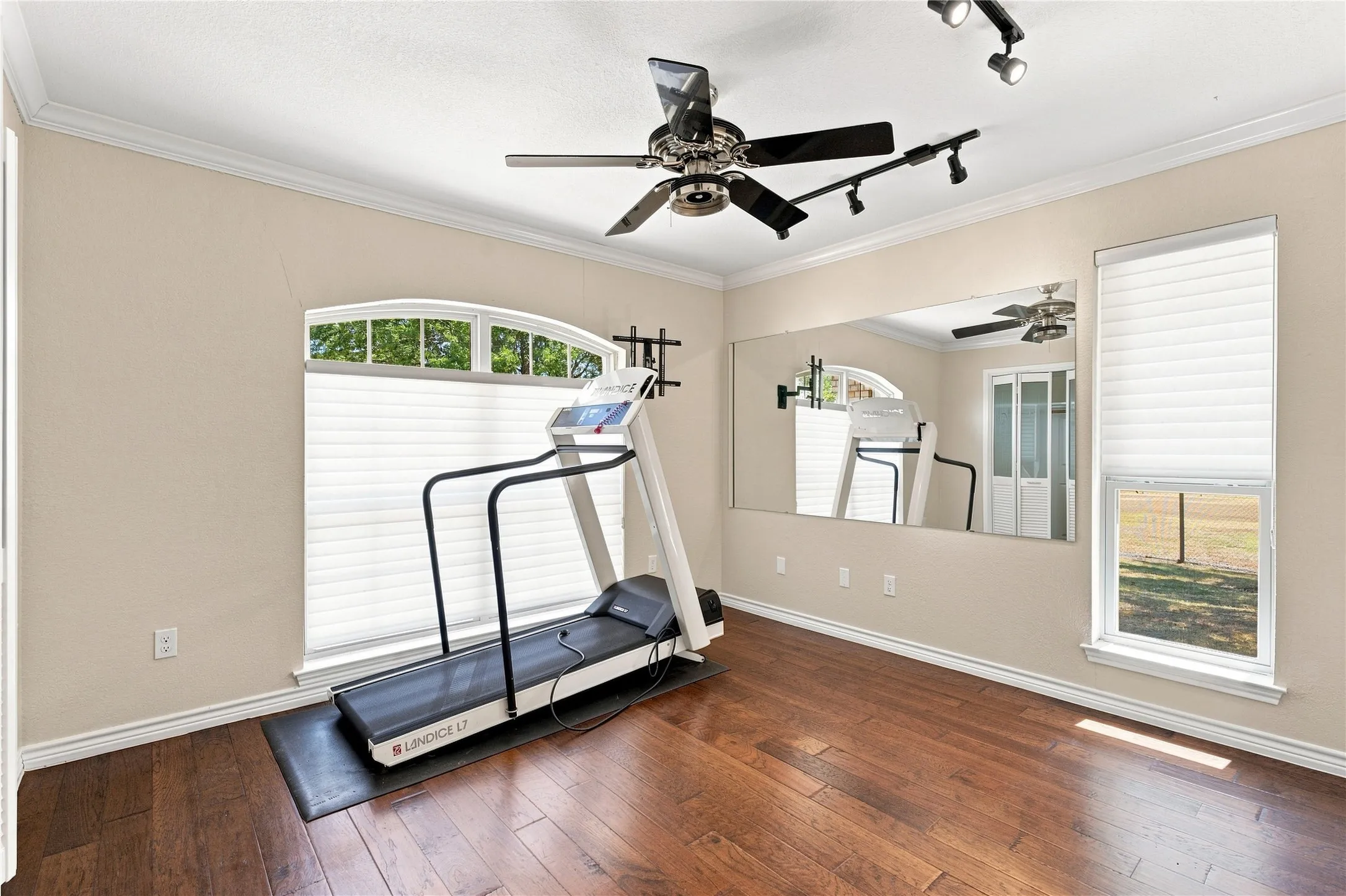 Single Family Residence For Sale in Tarrant County , 2214 White Lane, Haslet, Texas 76052, 3 Bedroom, 3 Bathroom, 5 Garage spaces, 2,555 Sqft, built in 1985, mls#21385337, Real Estate Agent in Haslet, Homes For Sale in Tarrant county, Homes For Sale in Haslet, Realtor in Haslet Texas, Real Estate Brokerage Independent Realty Texas, Luminita Cordes Realtor