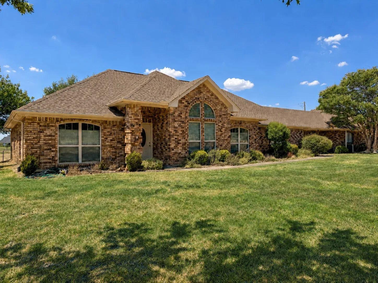 Single Family Residence For Sale in Tarrant County , 2214 White Lane, Haslet, Texas 76052, 3 Bedroom, 3 Bathroom, 5 Garage spaces, 2,555 Sqft, built in 1985, mls#21385337, Real Estate Agent in Haslet, Homes For Sale in Tarrant county, Homes For Sale in Haslet, Realtor in Haslet Texas, Real Estate Brokerage Independent Realty Texas, Luminita Cordes Realtor