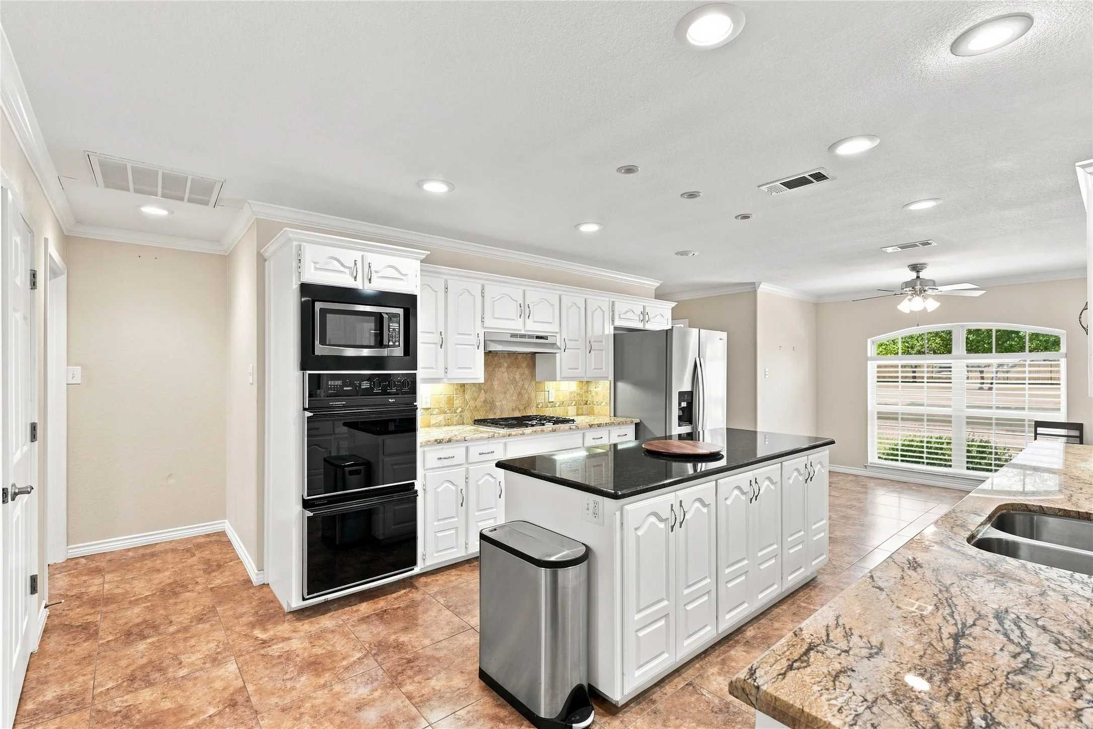 Single Family Residence For Sale in Tarrant County , 2214 White Lane, Haslet, Texas 76052, 3 Bedroom, 3 Bathroom, 5 Garage spaces, 2,555 Sqft, built in 1985, mls#21385337, Real Estate Agent in Haslet, Homes For Sale in Tarrant county, Homes For Sale in Haslet, Realtor in Haslet Texas, Real Estate Brokerage Independent Realty Texas, Luminita Cordes Realtor