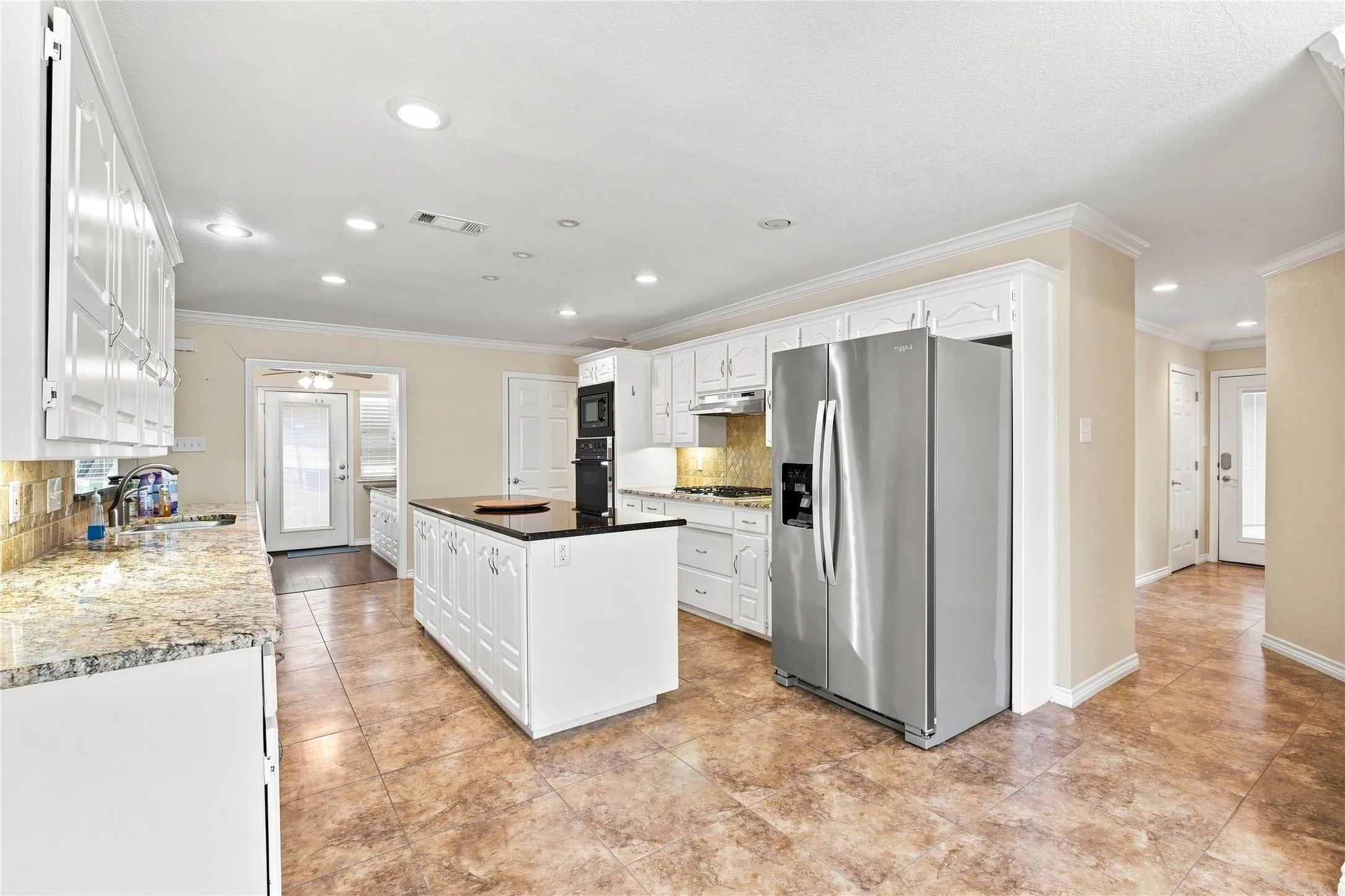 Single Family Residence For Sale in Tarrant County , 2214 White Lane, Haslet, Texas 76052, 3 Bedroom, 3 Bathroom, 5 Garage spaces, 2,555 Sqft, built in 1985, mls#21385337, Real Estate Agent in Haslet, Homes For Sale in Tarrant county, Homes For Sale in Haslet, Realtor in Haslet Texas, Real Estate Brokerage Independent Realty Texas, Luminita Cordes Realtor