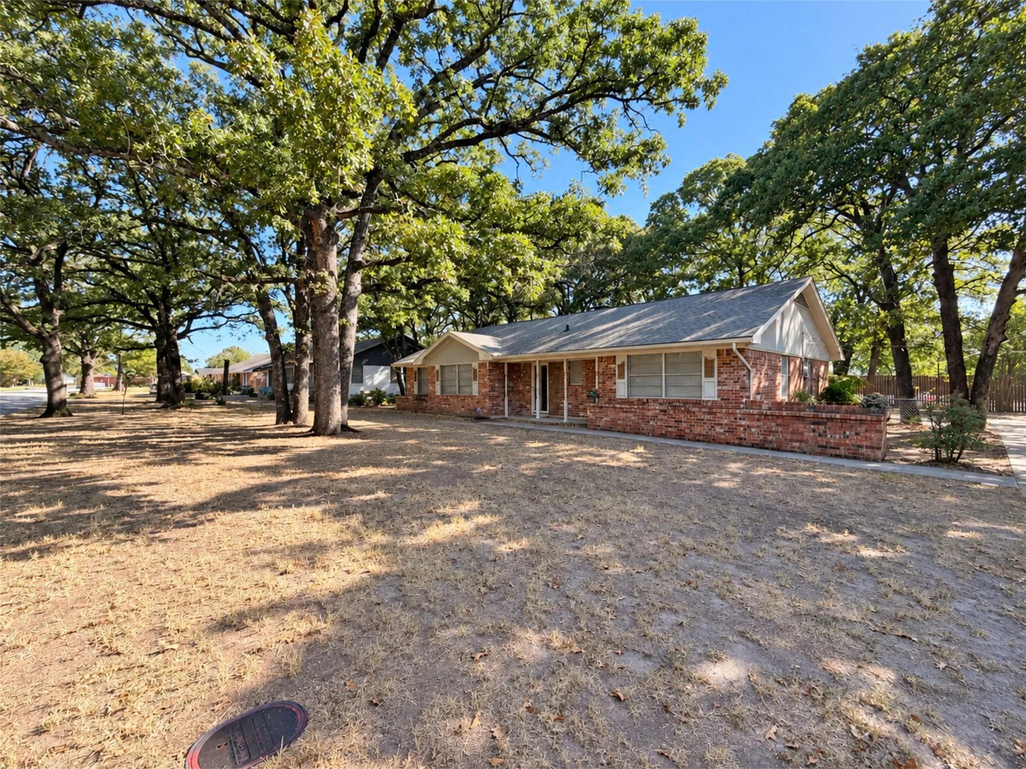 Single Family Residence For Rent in Hunt County , 7 Timberside Drive, Greenville, Texas 75402, 3 Bedroom, 2 Bathroom, 2 Garage spaces, 1,944 Sqft, built in 1975, mls#21388722, Real Estate Agent in Greenville, Homes For Rent in Hunt county, Homes For Rent in Greenville, Realtor in Greenville Texas, Real Estate Brokerage Independent Realty Texas, Luminita Cordes Realtor