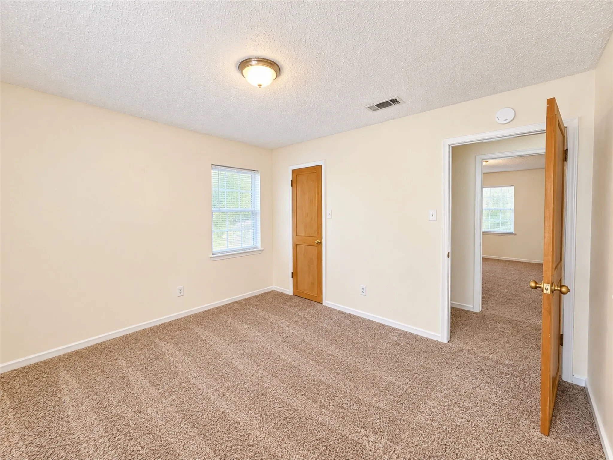 Single Family Residence For Rent in Hunt County , 7 Timberside Drive, Greenville, Texas 75402, 3 Bedroom, 2 Bathroom, 2 Garage spaces, 1,944 Sqft, built in 1975, mls#21388722, Real Estate Agent in Greenville, Homes For Rent in Hunt county, Homes For Rent in Greenville, Realtor in Greenville Texas, Real Estate Brokerage Independent Realty Texas, Luminita Cordes Realtor
