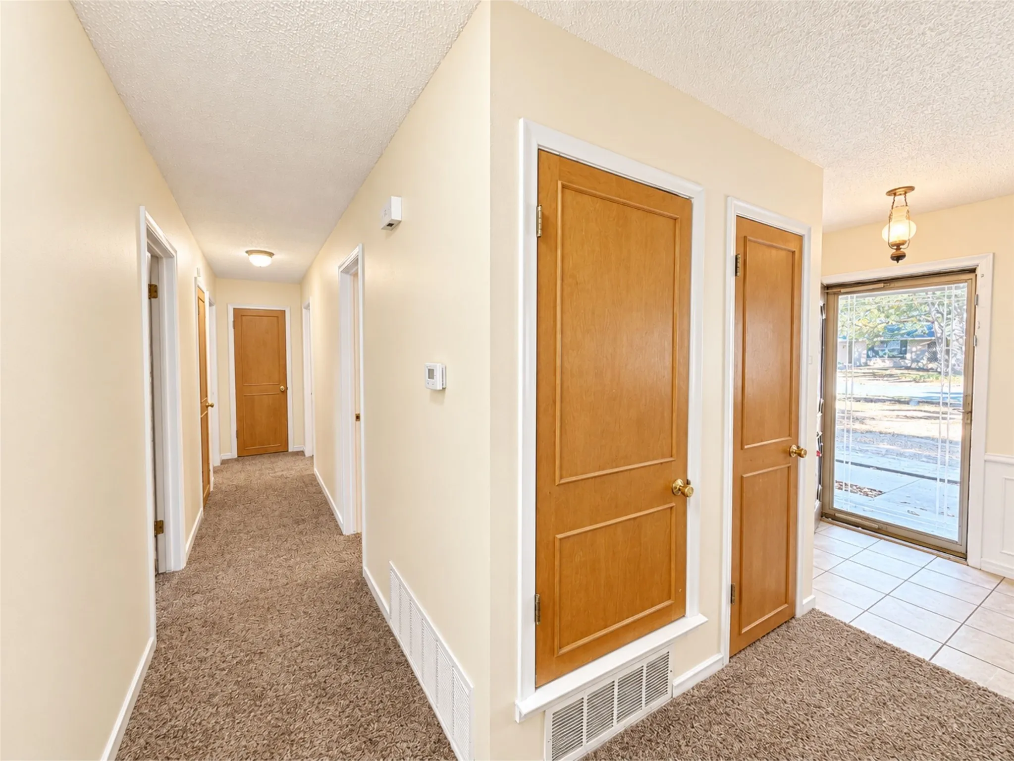 Single Family Residence For Rent in Hunt County , 7 Timberside Drive, Greenville, Texas 75402, 3 Bedroom, 2 Bathroom, 2 Garage spaces, 1,944 Sqft, built in 1975, mls#21388722, Real Estate Agent in Greenville, Homes For Rent in Hunt county, Homes For Rent in Greenville, Realtor in Greenville Texas, Real Estate Brokerage Independent Realty Texas, Luminita Cordes Realtor
