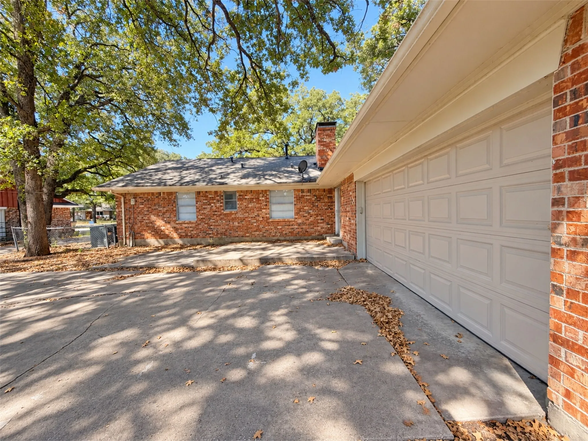 Single Family Residence For Rent in Hunt County , 7 Timberside Drive, Greenville, Texas 75402, 3 Bedroom, 2 Bathroom, 2 Garage spaces, 1,944 Sqft, built in 1975, mls#21388722, Real Estate Agent in Greenville, Homes For Rent in Hunt county, Homes For Rent in Greenville, Realtor in Greenville Texas, Real Estate Brokerage Independent Realty Texas, Luminita Cordes Realtor