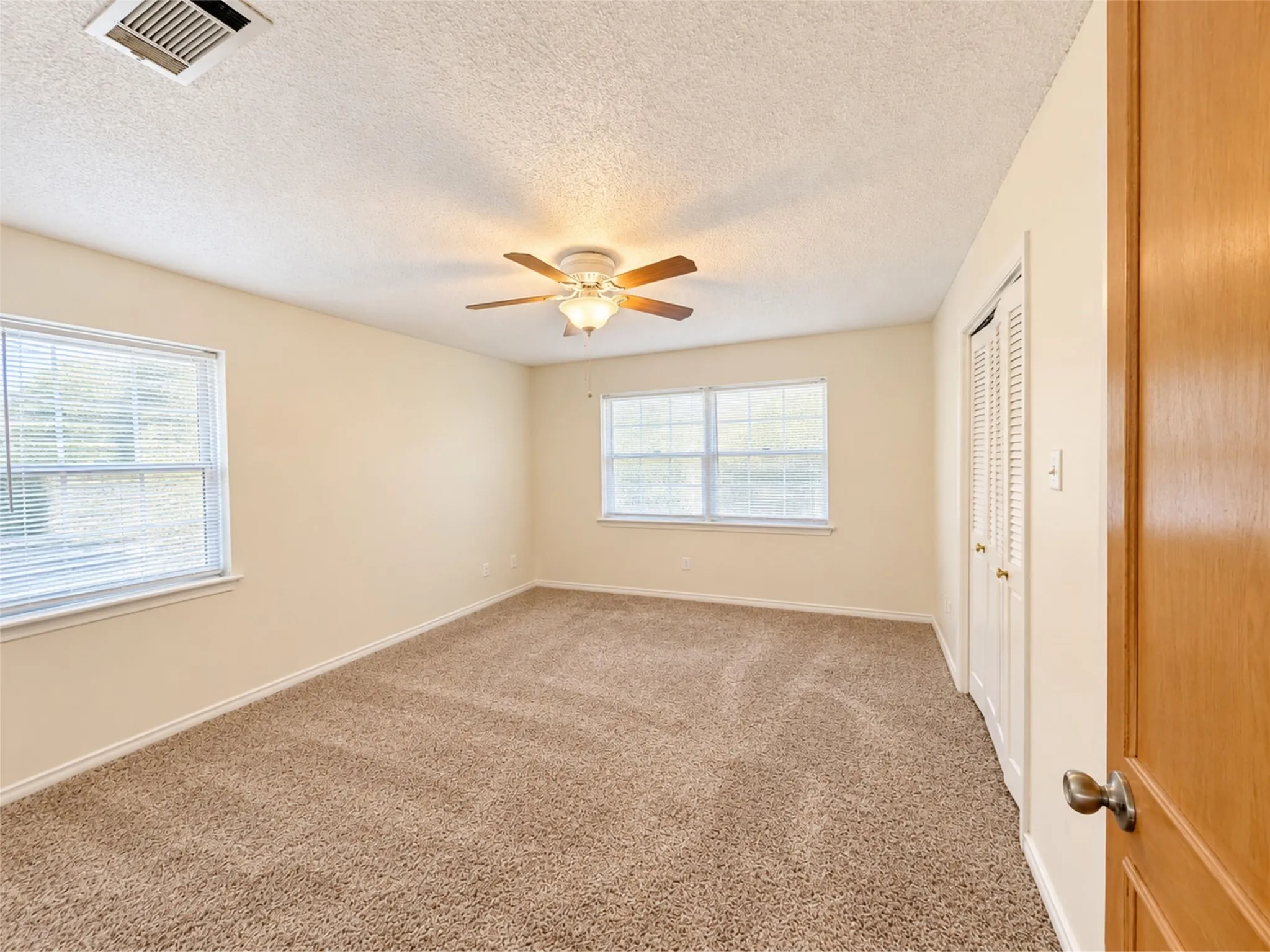 Single Family Residence For Rent in Hunt County , 7 Timberside Drive, Greenville, Texas 75402, 3 Bedroom, 2 Bathroom, 2 Garage spaces, 1,944 Sqft, built in 1975, mls#21388722, Real Estate Agent in Greenville, Homes For Rent in Hunt county, Homes For Rent in Greenville, Realtor in Greenville Texas, Real Estate Brokerage Independent Realty Texas, Luminita Cordes Realtor