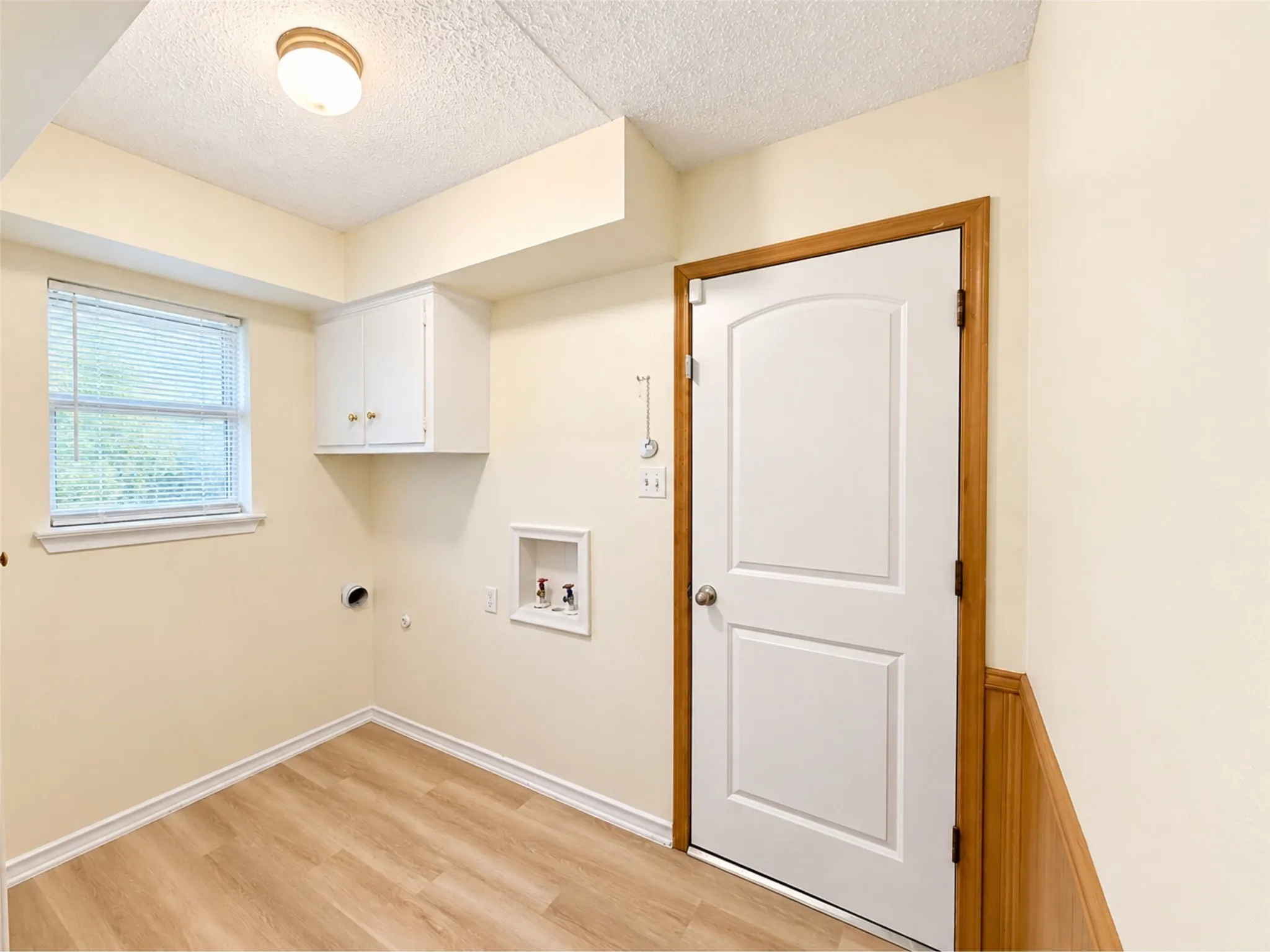 Single Family Residence For Rent in Hunt County , 7 Timberside Drive, Greenville, Texas 75402, 3 Bedroom, 2 Bathroom, 2 Garage spaces, 1,944 Sqft, built in 1975, mls#21388722, Real Estate Agent in Greenville, Homes For Rent in Hunt county, Homes For Rent in Greenville, Realtor in Greenville Texas, Real Estate Brokerage Independent Realty Texas, Luminita Cordes Realtor