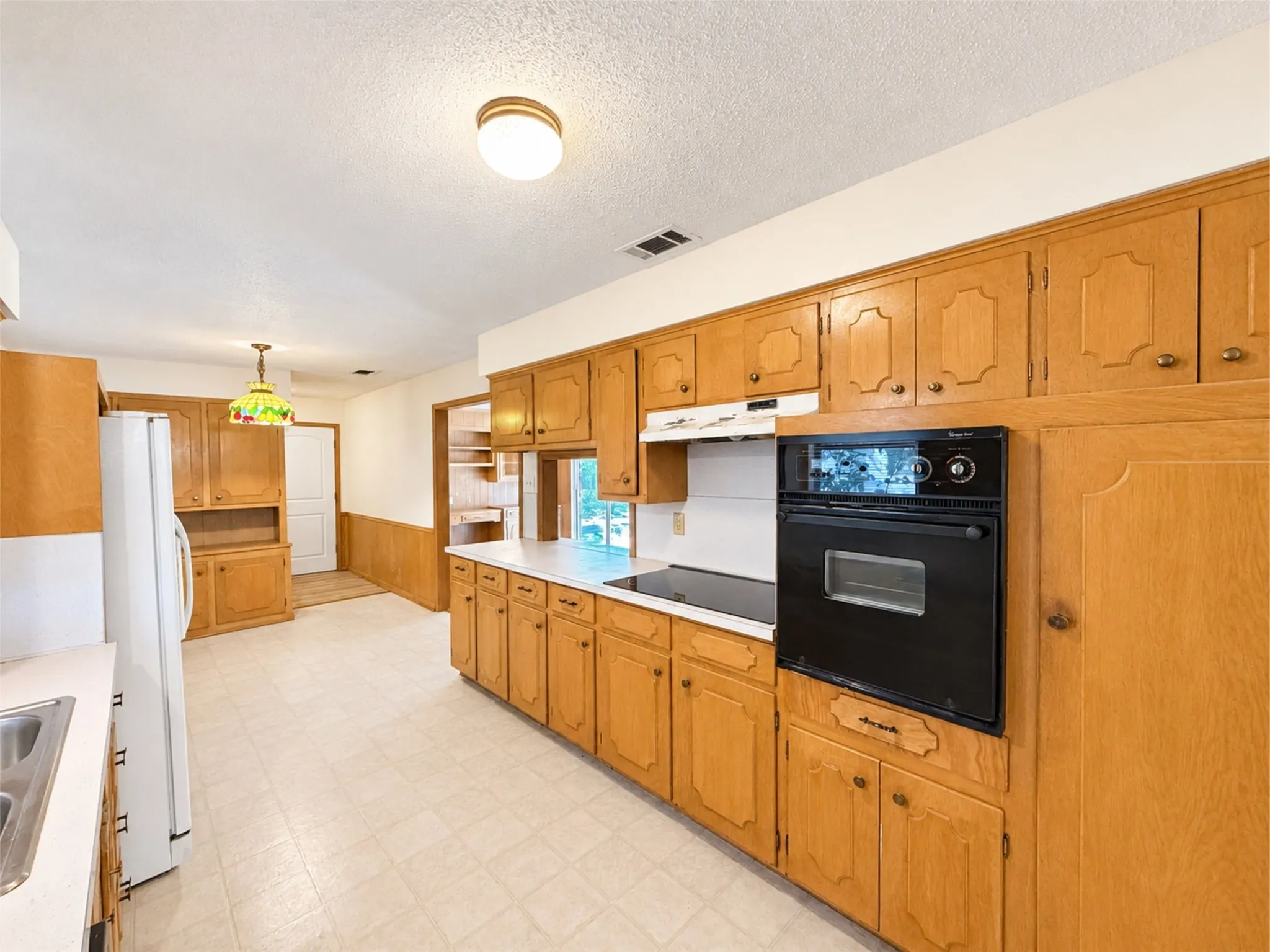 Single Family Residence For Rent in Hunt County , 7 Timberside Drive, Greenville, Texas 75402, 3 Bedroom, 2 Bathroom, 2 Garage spaces, 1,944 Sqft, built in 1975, mls#21388722, Real Estate Agent in Greenville, Homes For Rent in Hunt county, Homes For Rent in Greenville, Realtor in Greenville Texas, Real Estate Brokerage Independent Realty Texas, Luminita Cordes Realtor