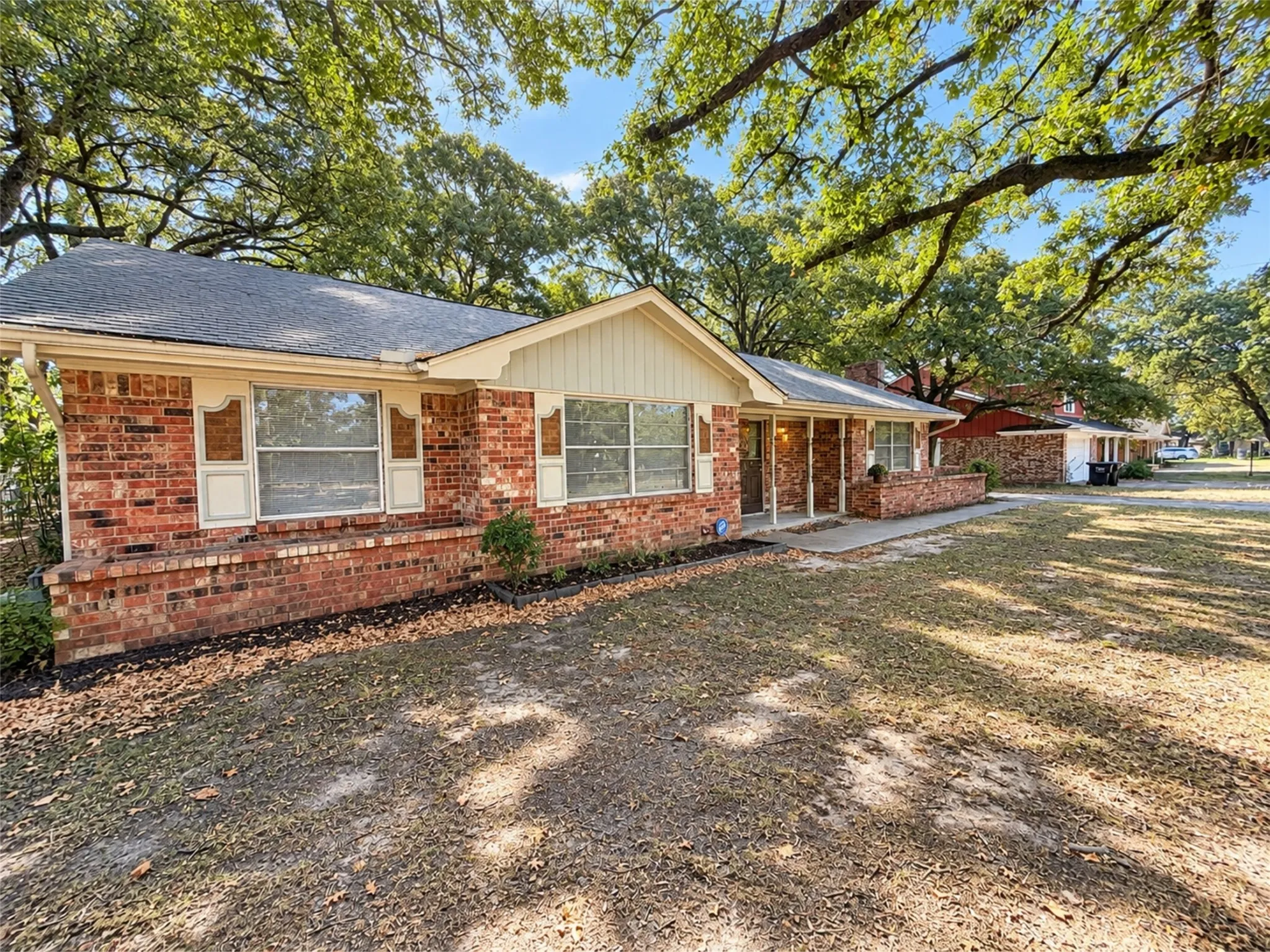 Single Family Residence For Rent in Hunt County , 7 Timberside Drive, Greenville, Texas 75402, 3 Bedroom, 2 Bathroom, 2 Garage spaces, 1,944 Sqft, built in 1975, mls#21388722, Real Estate Agent in Greenville, Homes For Rent in Hunt county, Homes For Rent in Greenville, Realtor in Greenville Texas, Real Estate Brokerage Independent Realty Texas, Luminita Cordes Realtor