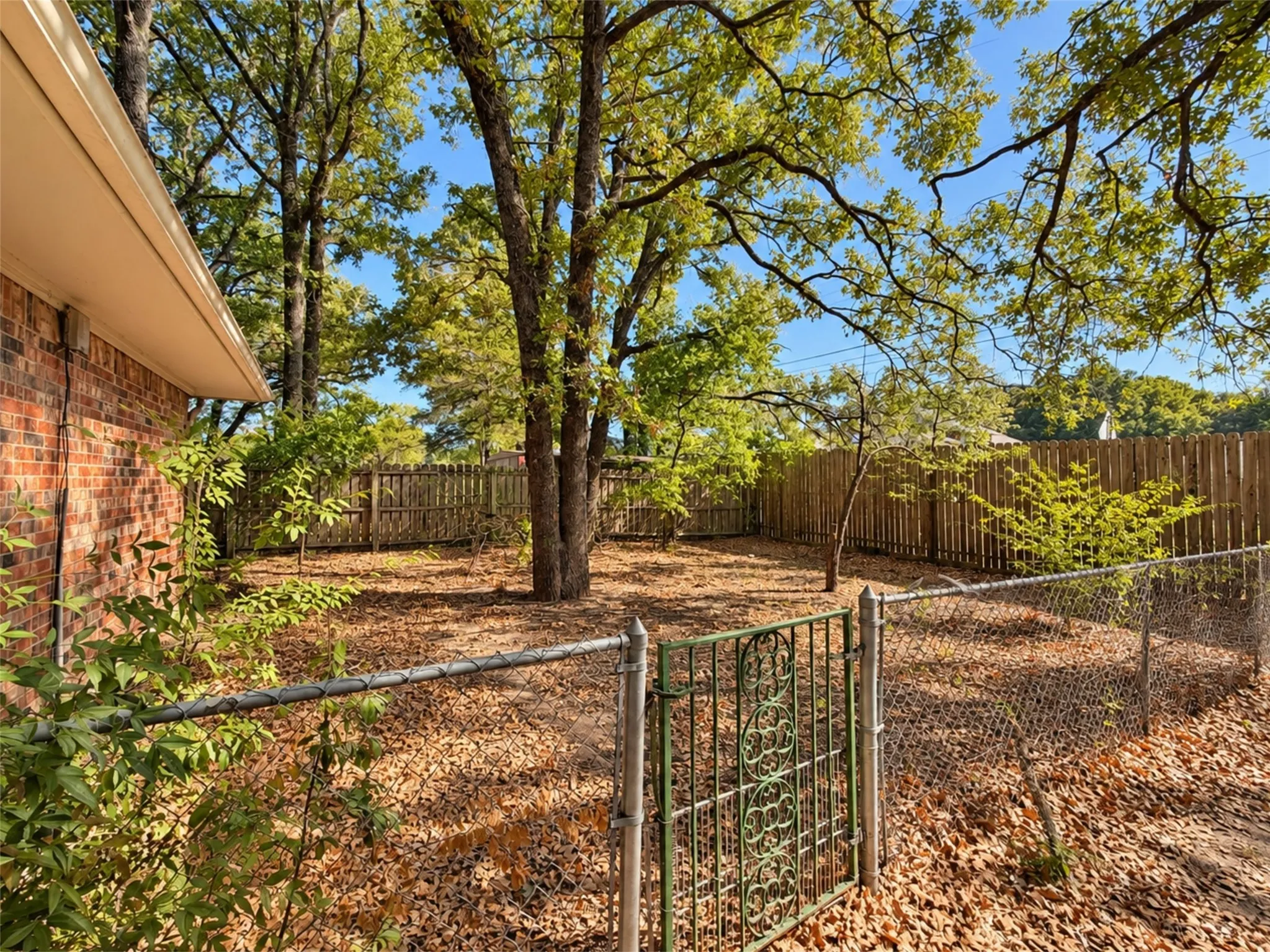 Single Family Residence For Rent in Hunt County , 7 Timberside Drive, Greenville, Texas 75402, 3 Bedroom, 2 Bathroom, 2 Garage spaces, 1,944 Sqft, built in 1975, mls#21388722, Real Estate Agent in Greenville, Homes For Rent in Hunt county, Homes For Rent in Greenville, Realtor in Greenville Texas, Real Estate Brokerage Independent Realty Texas, Luminita Cordes Realtor