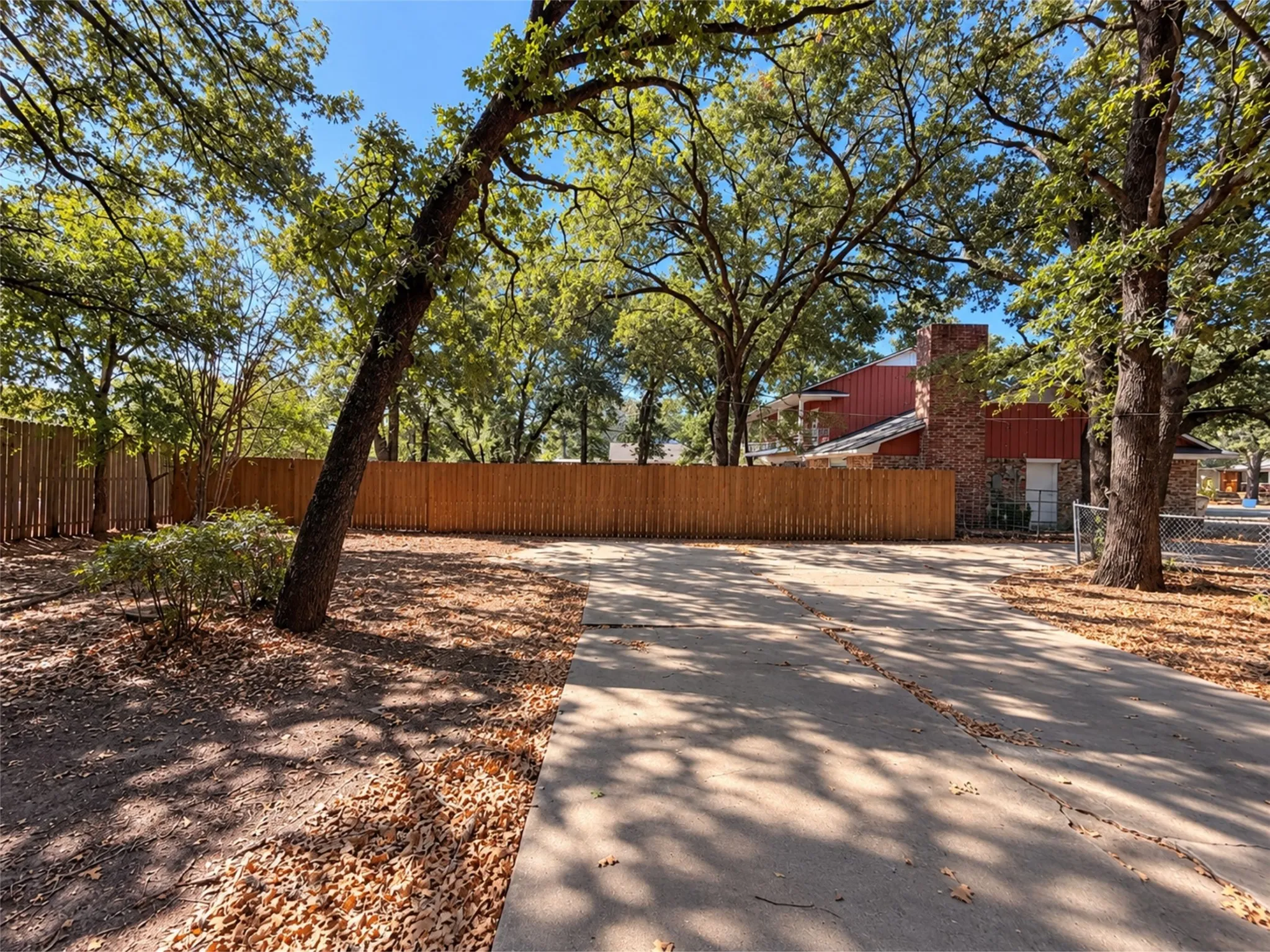 Single Family Residence For Rent in Hunt County , 7 Timberside Drive, Greenville, Texas 75402, 3 Bedroom, 2 Bathroom, 2 Garage spaces, 1,944 Sqft, built in 1975, mls#21388722, Real Estate Agent in Greenville, Homes For Rent in Hunt county, Homes For Rent in Greenville, Realtor in Greenville Texas, Real Estate Brokerage Independent Realty Texas, Luminita Cordes Realtor